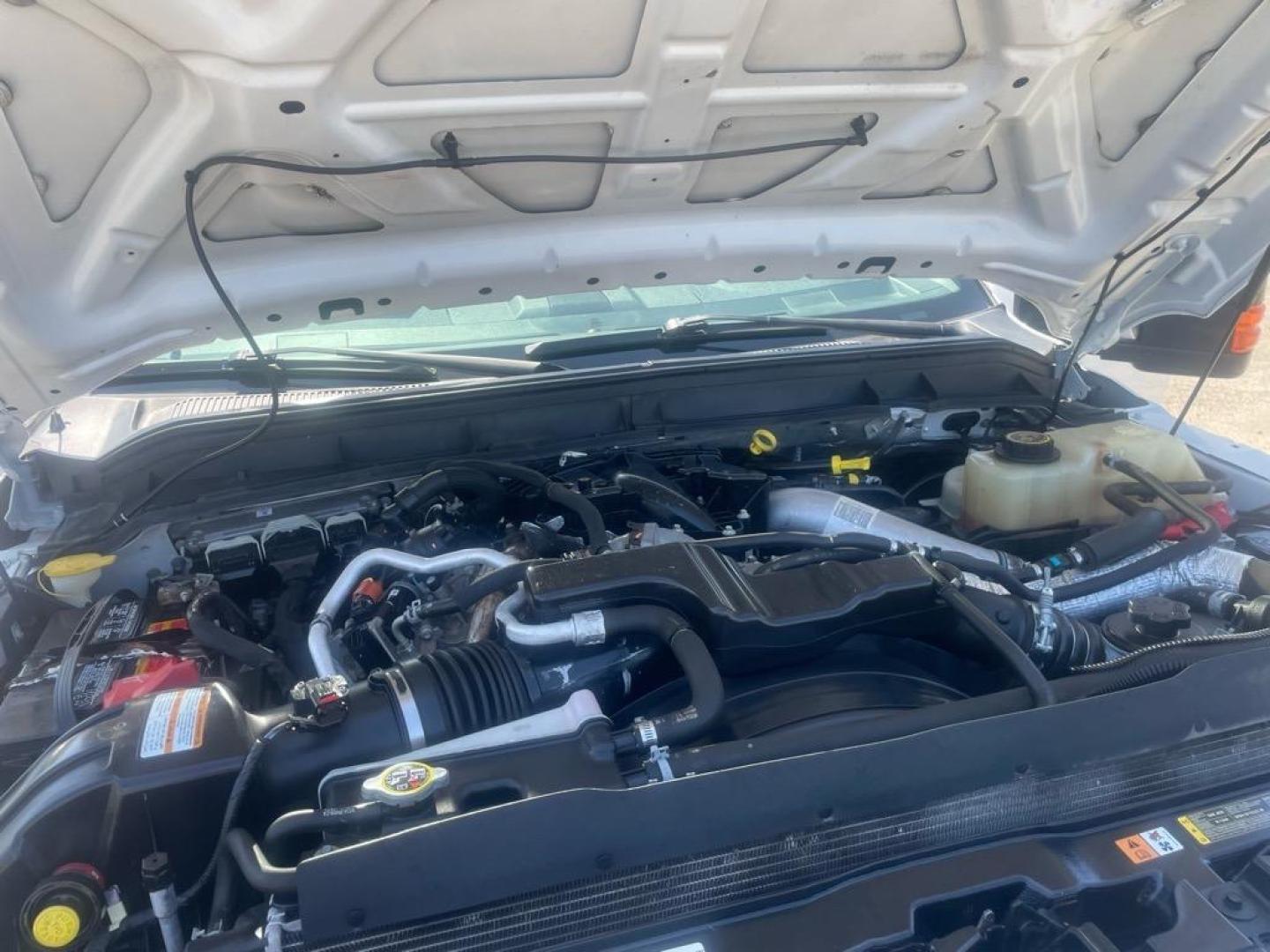 2016 Oxford White Ford F-250 Super Duty Lariat (1FT7W2BT4GE) with an 6.7L Power Stroke 6.7L Biodiesel Turbo V8 440hp 860ft. lbs. Common Rail Direct Injection engine, 6-Speed Shiftable Automatic transmission, located at 800 Riverside Ave, Roseville, CA, 95678, 916-773-4549 & Toll Free: 866-719-4393, 38.732265, -121.291039 - DIESEL CREW CAB 4X4 LARIAT MOON ROOF ONE OWNER SERVICE RECORDS ON CLEAN CARFAX - Photo#14