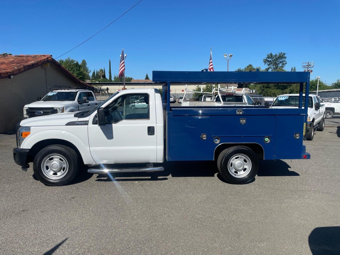 2016 White Ford F-350 Super Duty XL (1FDRF3ET8GE) with an 6.7L Power Stroke 6.7L Biodiesel Turbo V8 300hp 660ft. lbs. Common Rail Direct Injection engine, 6-Speed Shiftable Automatic transmission, located at 800 Riverside Ave, Roseville, CA, 95678, 916-773-4549 & Toll Free: 866-719-4393, 38.732265, -121.291039 - DIESEL UTILITY BED WITH LIFTGATE SERVICE RECORDS- Photo#4