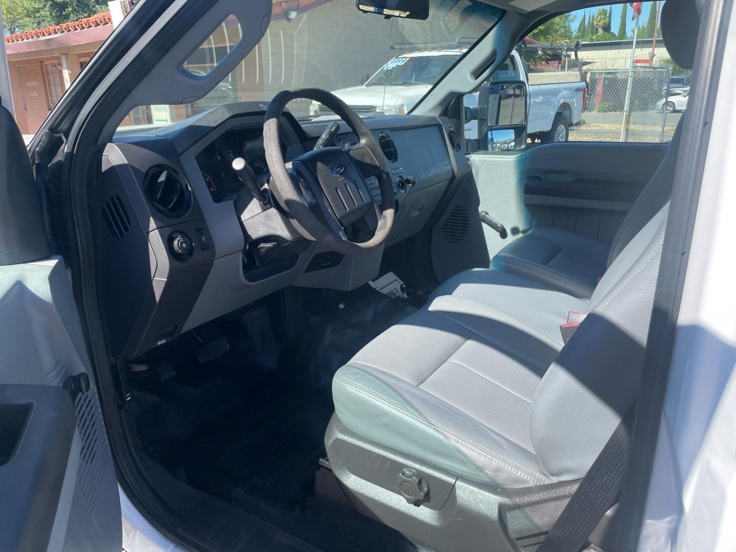 2016 White Ford F-350 Super Duty XL (1FDRF3ET8GE) with an 6.7L Power Stroke 6.7L Biodiesel Turbo V8 300hp 660ft. lbs. Common Rail Direct Injection engine, 6-Speed Shiftable Automatic transmission, located at 800 Riverside Ave, Roseville, CA, 95678, 916-773-4549 & Toll Free: 866-719-4393, 38.732265, -121.291039 - DIESEL UTILITY BED WITH LIFTGATE SERVICE RECORDS- Photo#8