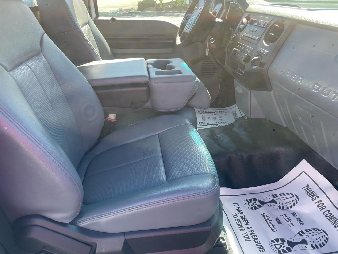 2016 White Ford F-350 Super Duty XL (1FDRF3ET8GE) with an 6.7L Power Stroke 6.7L Biodiesel Turbo V8 300hp 660ft. lbs. Common Rail Direct Injection engine, 6-Speed Shiftable Automatic transmission, located at 800 Riverside Ave, Roseville, CA, 95678, 916-773-4549 & Toll Free: 866-719-4393, 38.732265, -121.291039 - DIESEL UTILITY BED WITH LIFTGATE SERVICE RECORDS- Photo#9