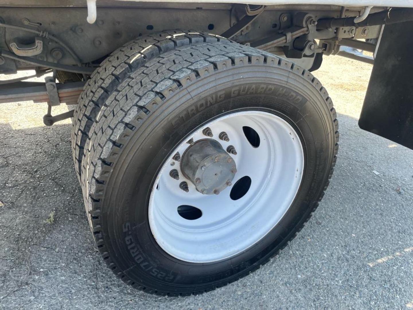 2016 Oxford White Ford F-550 Super Duty XL (1FDUF5GT6GE) with an 0.0 8 Cylinder Common Rail Direct Injection engine, 6-Speed Automatic transmission, located at 800 Riverside Ave, Roseville, CA, 95678, 916-773-4549 & Toll Free: 866-719-4393, 38.732265, -121.291039 - DIESEL F550 12 FOOT STAKE BODY ONE OWNER SERVICE RECORDS ON CLEAN CARFAX - Photo#7