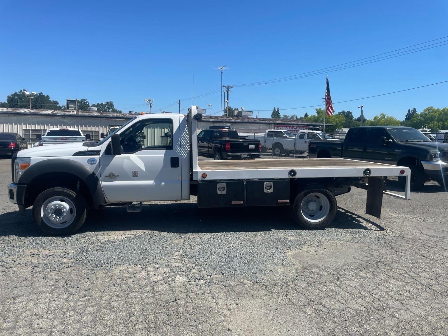 2016 White Ford F-550 Super Duty Chassis XL Regular Cab 165 RWD (1FDUF5GT3GE) with an 8 Cylinder Other engine, 6-Speed Automatic transmission, located at 800 Riverside Ave, Roseville, CA, 95678, 916-773-4549 & Toll Free: 866-719-4393, 38.732265, -121.291039 - DIESEL FLATBED- Photo#1