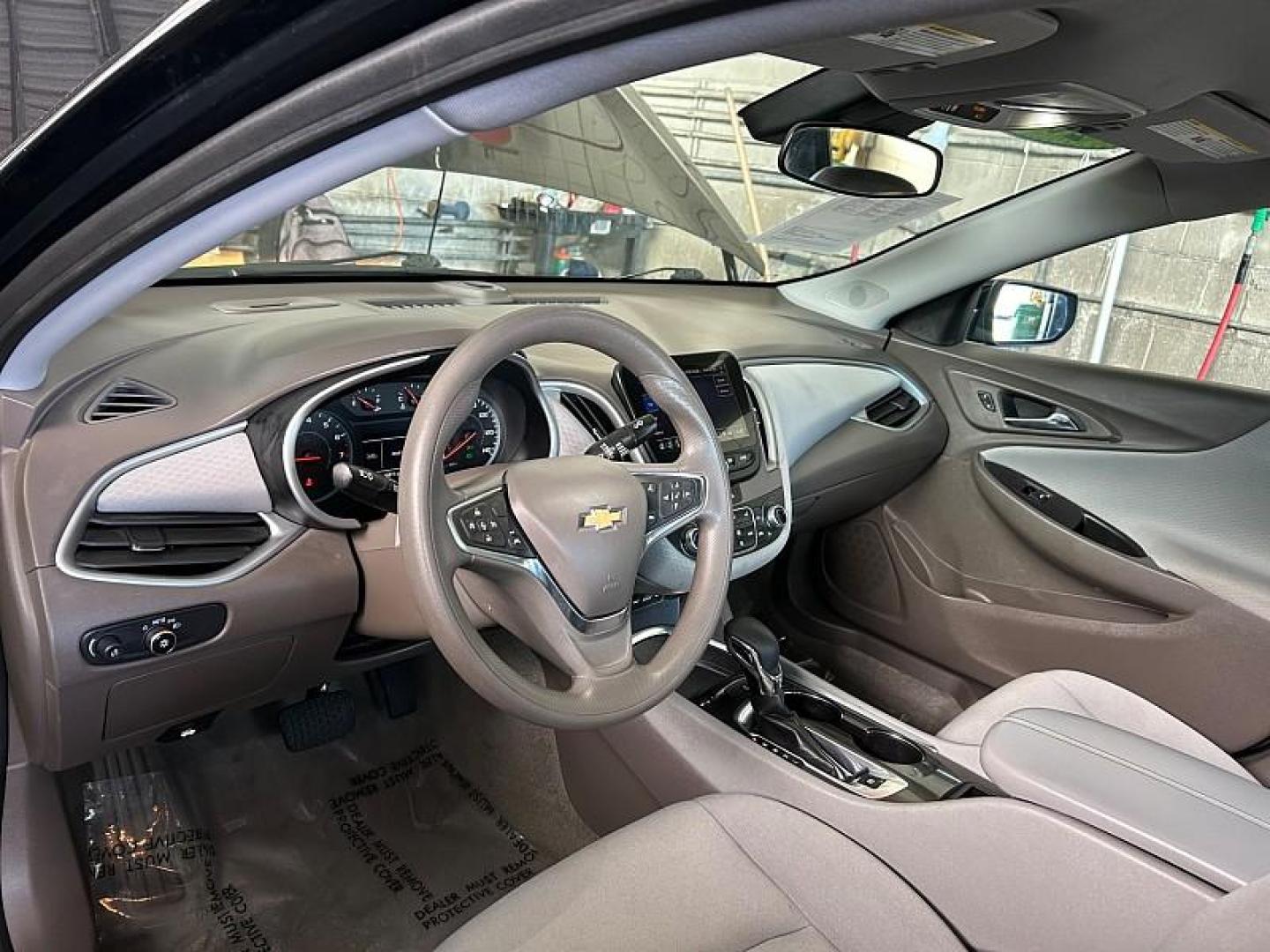 2016 SILVER Ford Fusion (3FA6P0H7XGR) with an 4-Cyl 2.5 Liter engine, Automatic transmission, located at 412 Auto Vista Drive, Palmdale, 93551, (661) 945-0620, 34.592636, -118.136681- Photo#10