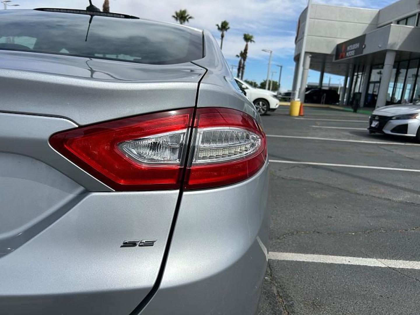 2016 SILVER Ford Fusion (3FA6P0H7XGR) with an 4-Cyl 2.5 Liter engine, Automatic transmission, located at 412 Auto Vista Drive, Palmdale, 93551, (661) 945-0620, 34.592636, -118.136681- Photo#43