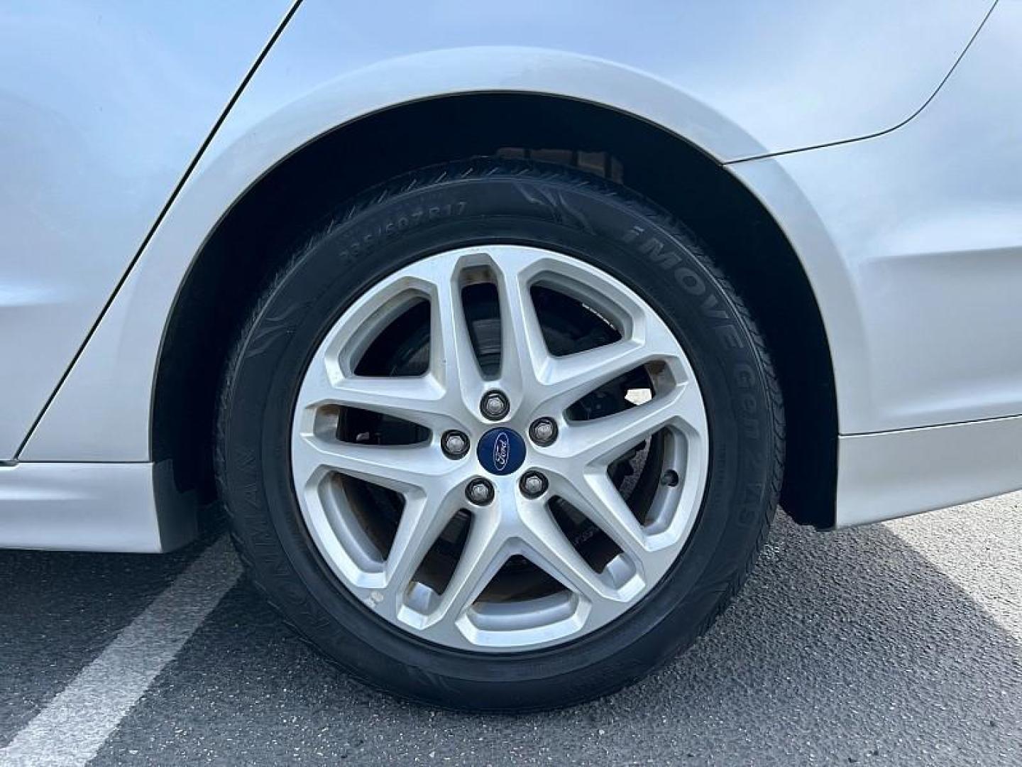 2016 SILVER Ford Fusion (3FA6P0H7XGR) with an 4-Cyl 2.5 Liter engine, Automatic transmission, located at 412 Auto Vista Drive, Palmdale, 93551, (661) 945-0620, 34.592636, -118.136681- Photo#44