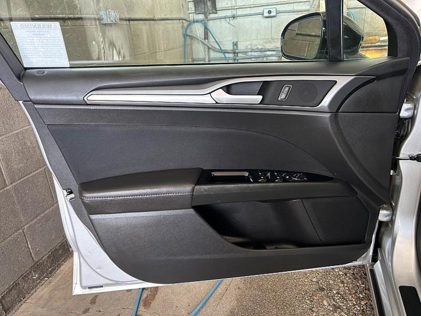 2016 SILVER Ford Fusion (3FA6P0H7XGR) with an 4-Cyl 2.5 Liter engine, Automatic transmission, located at 412 Auto Vista Drive, Palmdale, 93551, (661) 945-0620, 34.592636, -118.136681- Photo#47