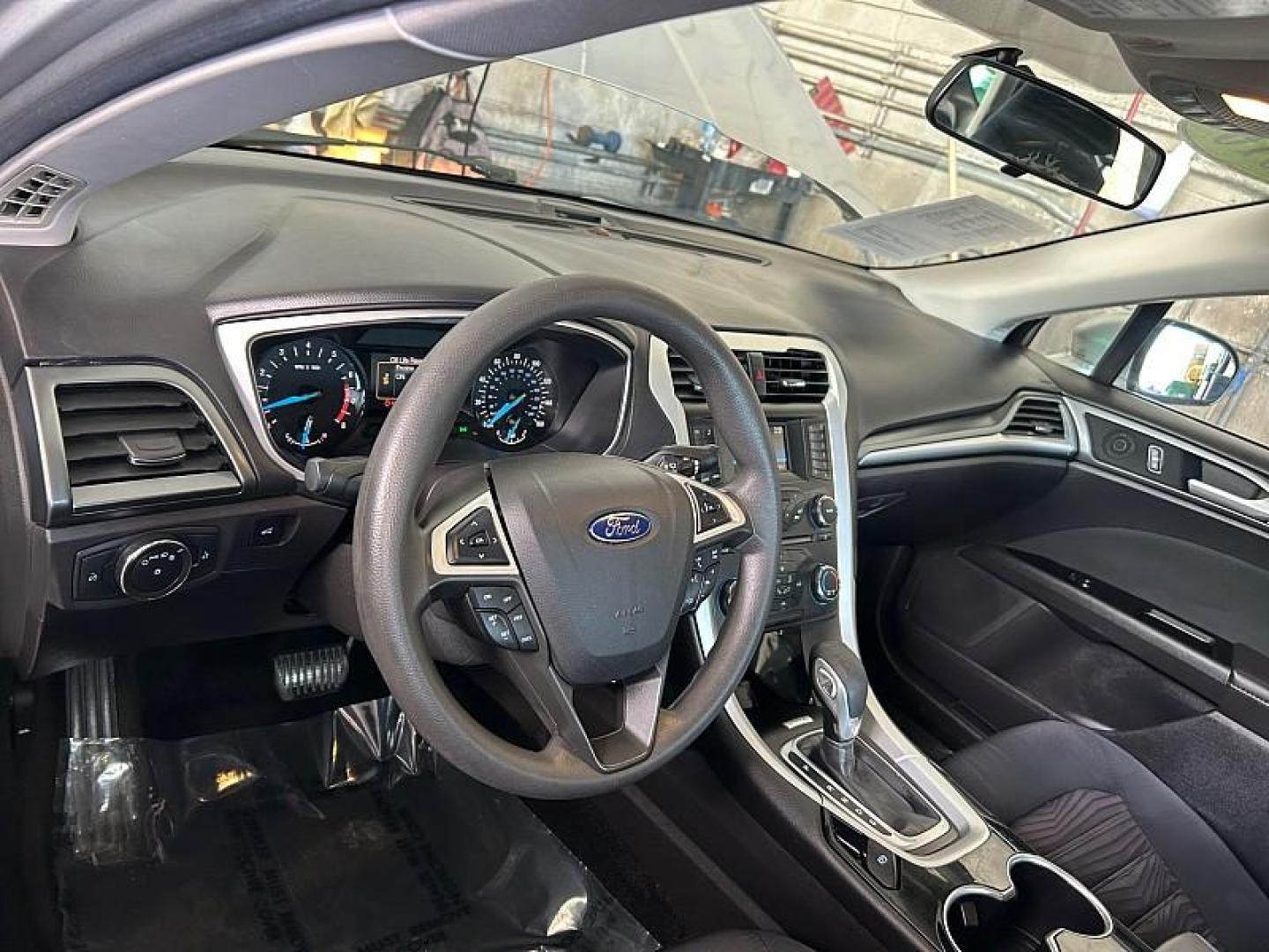2016 SILVER Ford Fusion (3FA6P0H7XGR) with an 4-Cyl 2.5 Liter engine, Automatic transmission, located at 412 Auto Vista Drive, Palmdale, 93551, (661) 945-0620, 34.592636, -118.136681- Photo#48