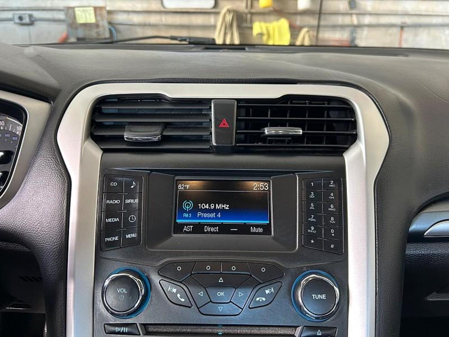 2016 SILVER Ford Fusion (3FA6P0H7XGR) with an 4-Cyl 2.5 Liter engine, Automatic transmission, located at 412 Auto Vista Drive, Palmdale, 93551, (661) 945-0620, 34.592636, -118.136681- Photo#52