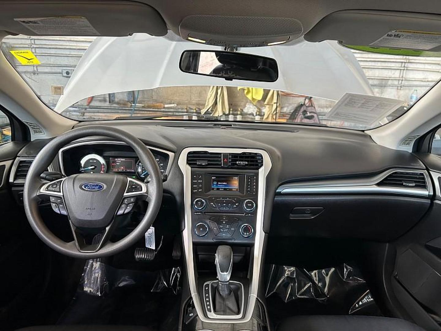 2016 SILVER Ford Fusion (3FA6P0H7XGR) with an 4-Cyl 2.5 Liter engine, Automatic transmission, located at 412 Auto Vista Drive, Palmdale, 93551, (661) 945-0620, 34.592636, -118.136681- Photo#54