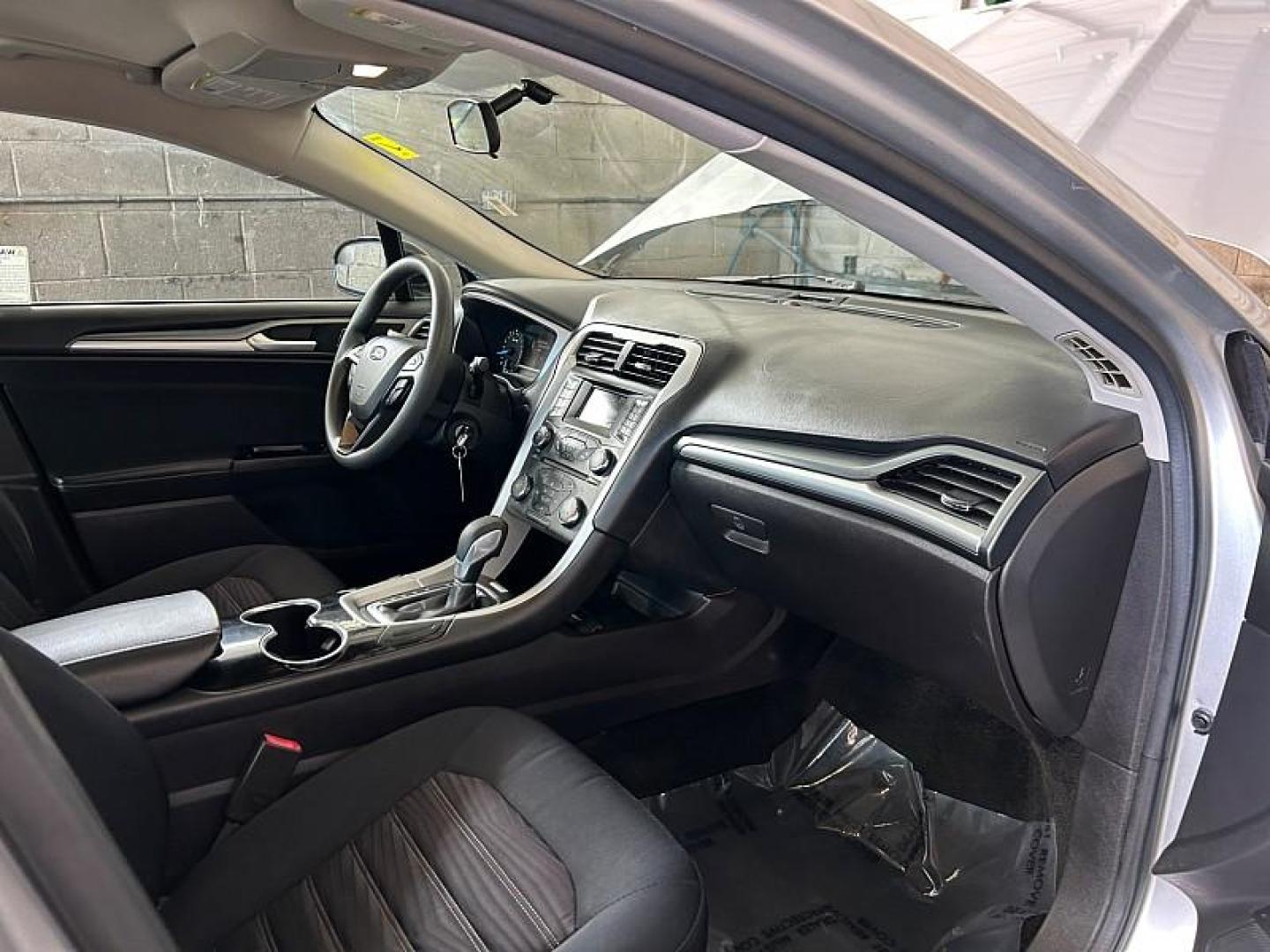 2016 SILVER Ford Fusion (3FA6P0H7XGR) with an 4-Cyl 2.5 Liter engine, Automatic transmission, located at 412 Auto Vista Drive, Palmdale, 93551, (661) 945-0620, 34.592636, -118.136681- Photo#55