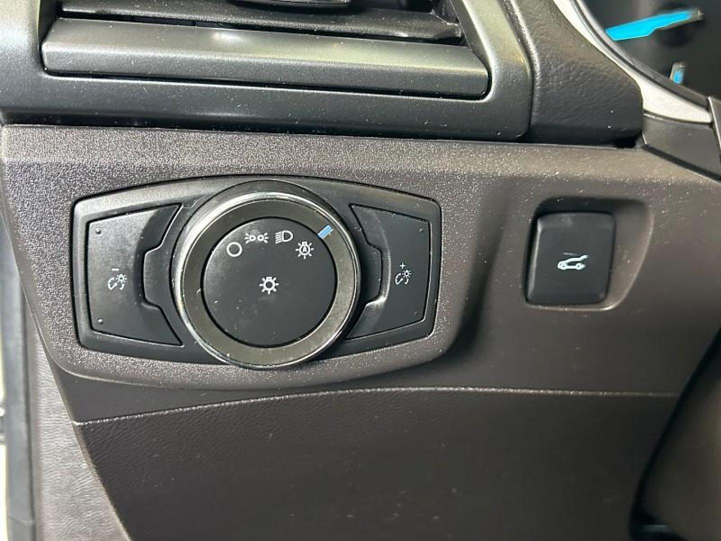 2016 SILVER Ford Fusion (3FA6P0H7XGR) with an 4-Cyl 2.5 Liter engine, Automatic transmission, located at 412 Auto Vista Drive, Palmdale, 93551, (661) 945-0620, 34.592636, -118.136681- Photo#58