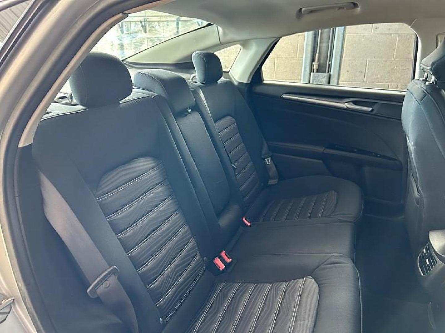 2016 SILVER Ford Fusion (3FA6P0H7XGR) with an 4-Cyl 2.5 Liter engine, Automatic transmission, located at 412 Auto Vista Drive, Palmdale, 93551, (661) 945-0620, 34.592636, -118.136681- Photo#60