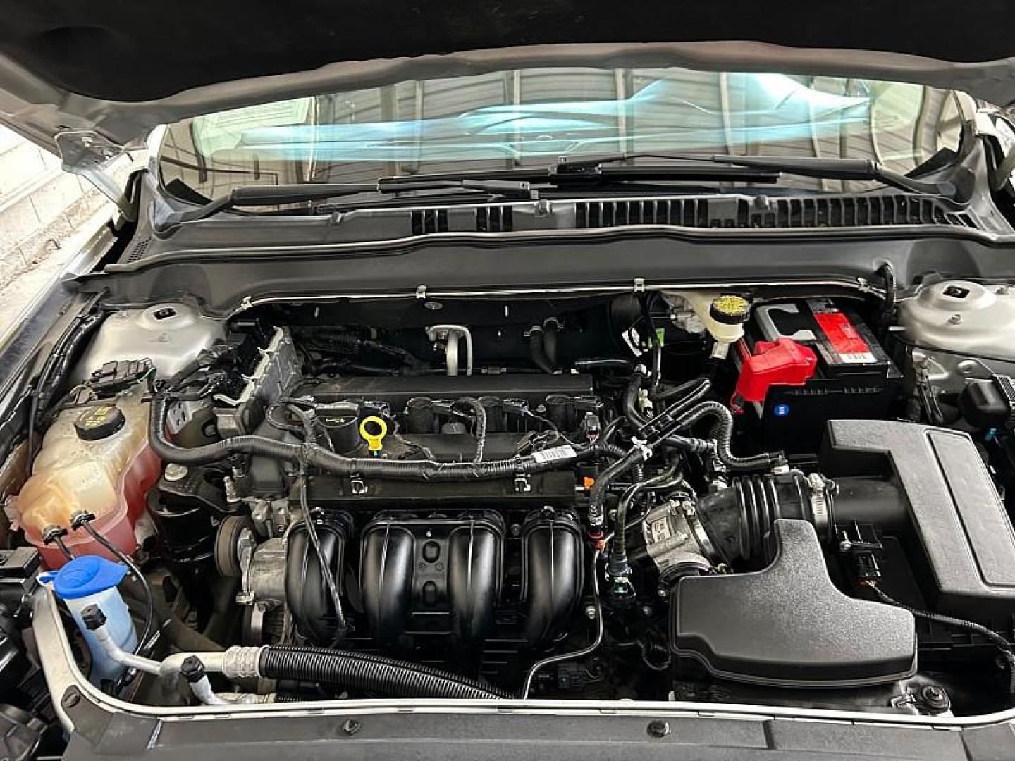 2016 SILVER Ford Fusion (3FA6P0H7XGR) with an 4-Cyl 2.5 Liter engine, Automatic transmission, located at 412 Auto Vista Drive, Palmdale, 93551, (661) 945-0620, 34.592636, -118.136681- Photo#61