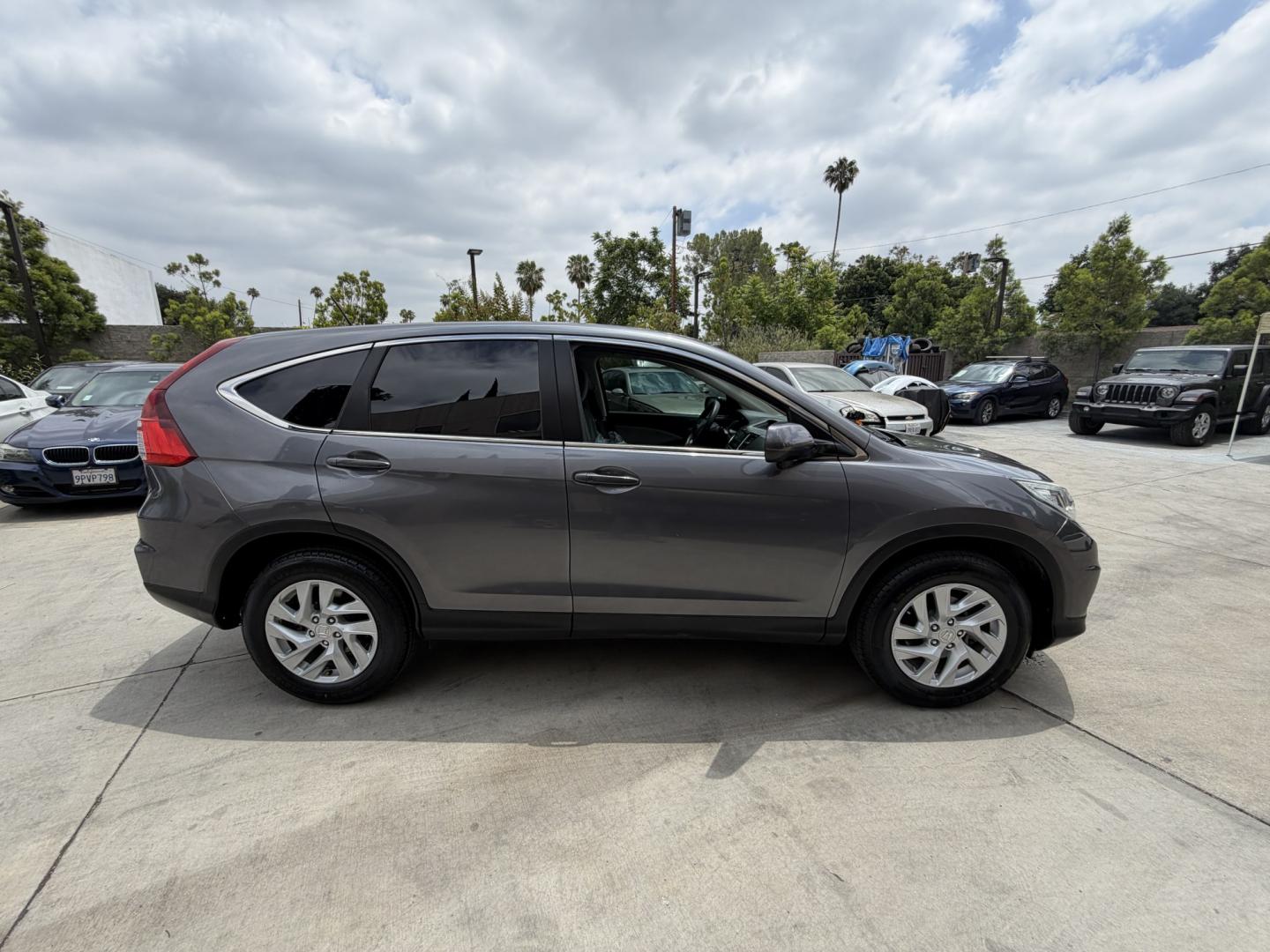 2016 Urban Titanium Metallic: /Gray Honda CR-V EX 2WD (3CZRM3H50GG) with an 2.4L L4 DOHC 16V engine, CVT transmission, located at 30 S. Berkeley Avenue, Pasadena, CA, 91107, (626) 248-7567, 34.145447, -118.109398 - ? 2016 Honda CR-V EX – Reliable, Fuel Efficient SUV – Easy Financing Available at Crown City Motors Looking for a dependable SUV in Pasadena with low maintenance costs, great fuel economy, and flexible financing options? This 2016 Honda CR-V EX (VIN: 3CZRM3H50GG721884) is one of the most trus - Photo#3