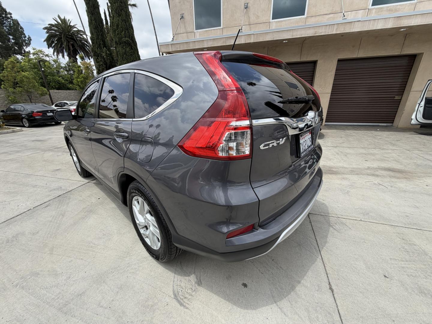 2016 Urban Titanium Metallic: /Gray Honda CR-V EX 2WD (3CZRM3H50GG) with an 2.4L L4 DOHC 16V engine, CVT transmission, located at 30 S. Berkeley Avenue, Pasadena, CA, 91107, (626) 248-7567, 34.145447, -118.109398 - ? 2016 Honda CR-V EX – Reliable, Fuel Efficient SUV – Easy Financing Available at Crown City Motors Looking for a dependable SUV in Pasadena with low maintenance costs, great fuel economy, and flexible financing options? This 2016 Honda CR-V EX (VIN: 3CZRM3H50GG721884) is one of the most trus - Photo#6