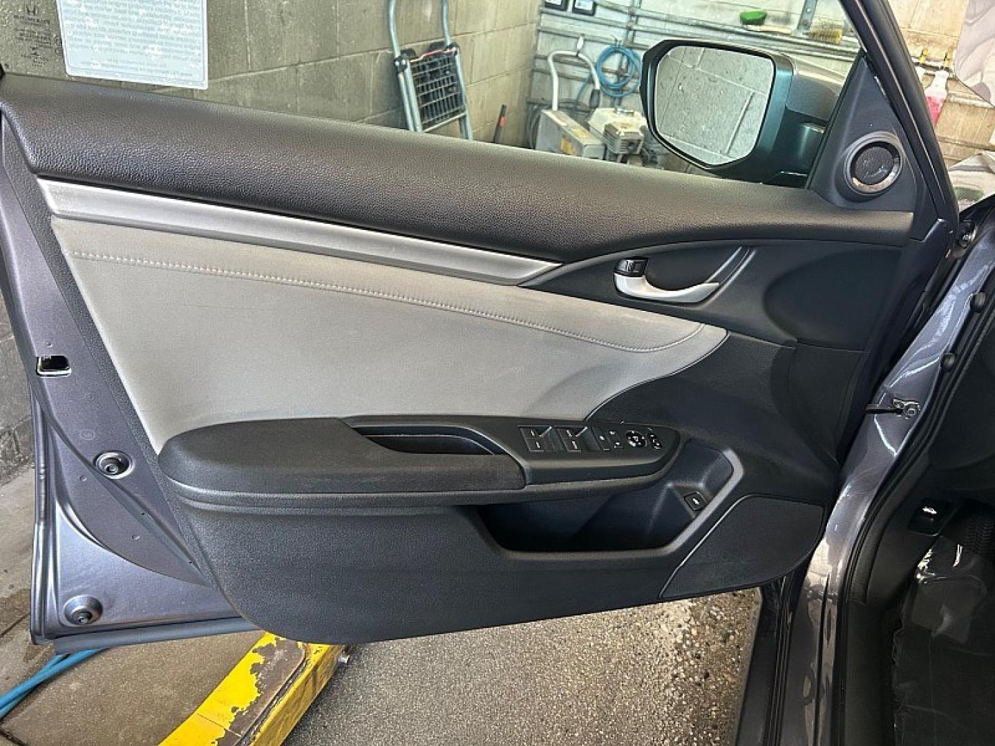 2016 Gray Honda Civic Sedan (19XFC2F79GE) with an 4-Cyl i-VTEC 2.0 Liter engine, Automatic CVT transmission, located at 412 Auto Vista Drive, Palmdale, 93551, (661) 945-0620, 34.592636, -118.136681- Photo#16