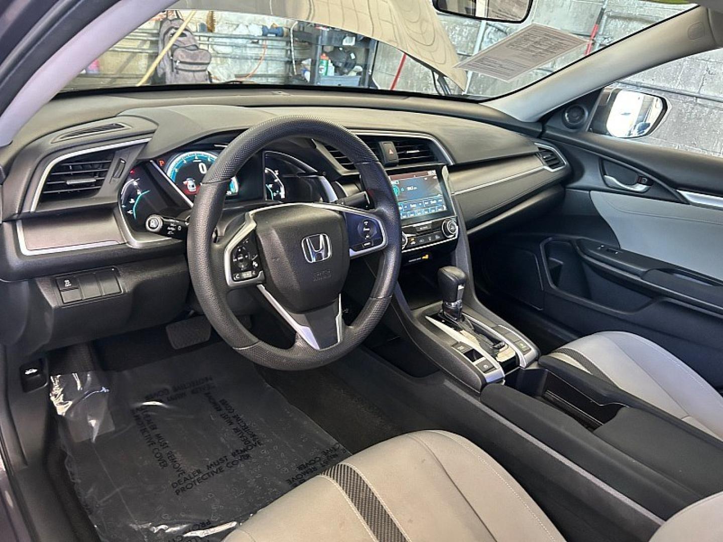 2016 Gray Honda Civic Sedan (19XFC2F79GE) with an 4-Cyl i-VTEC 2.0 Liter engine, Automatic CVT transmission, located at 412 Auto Vista Drive, Palmdale, 93551, (661) 945-0620, 34.592636, -118.136681- Photo#17