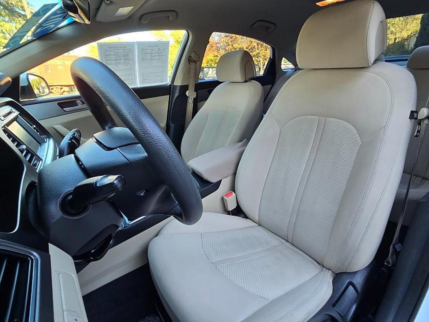 2016 WHITE Hyundai Sonata (5NPE24AF3GH) with an 4-Cyl 2.4 Liter engine, Auto 6-Spd w/Shiftronic transmission, located at 246 E Walker St., Orland, 95963, (530) 865-5800, 39.747589, -122.178398 - Photo#9