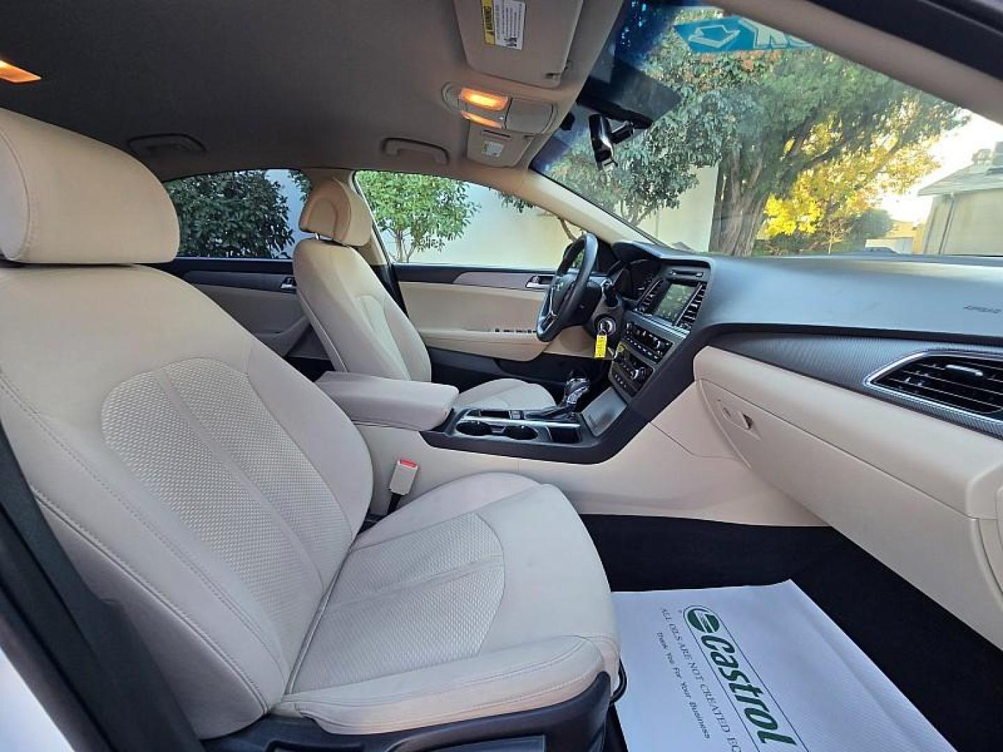 2016 WHITE Hyundai Sonata (5NPE24AF3GH) with an 4-Cyl 2.4 Liter engine, Auto 6-Spd w/Shiftronic transmission, located at 246 E Walker St., Orland, 95963, (530) 865-5800, 39.747589, -122.178398 - Photo#16