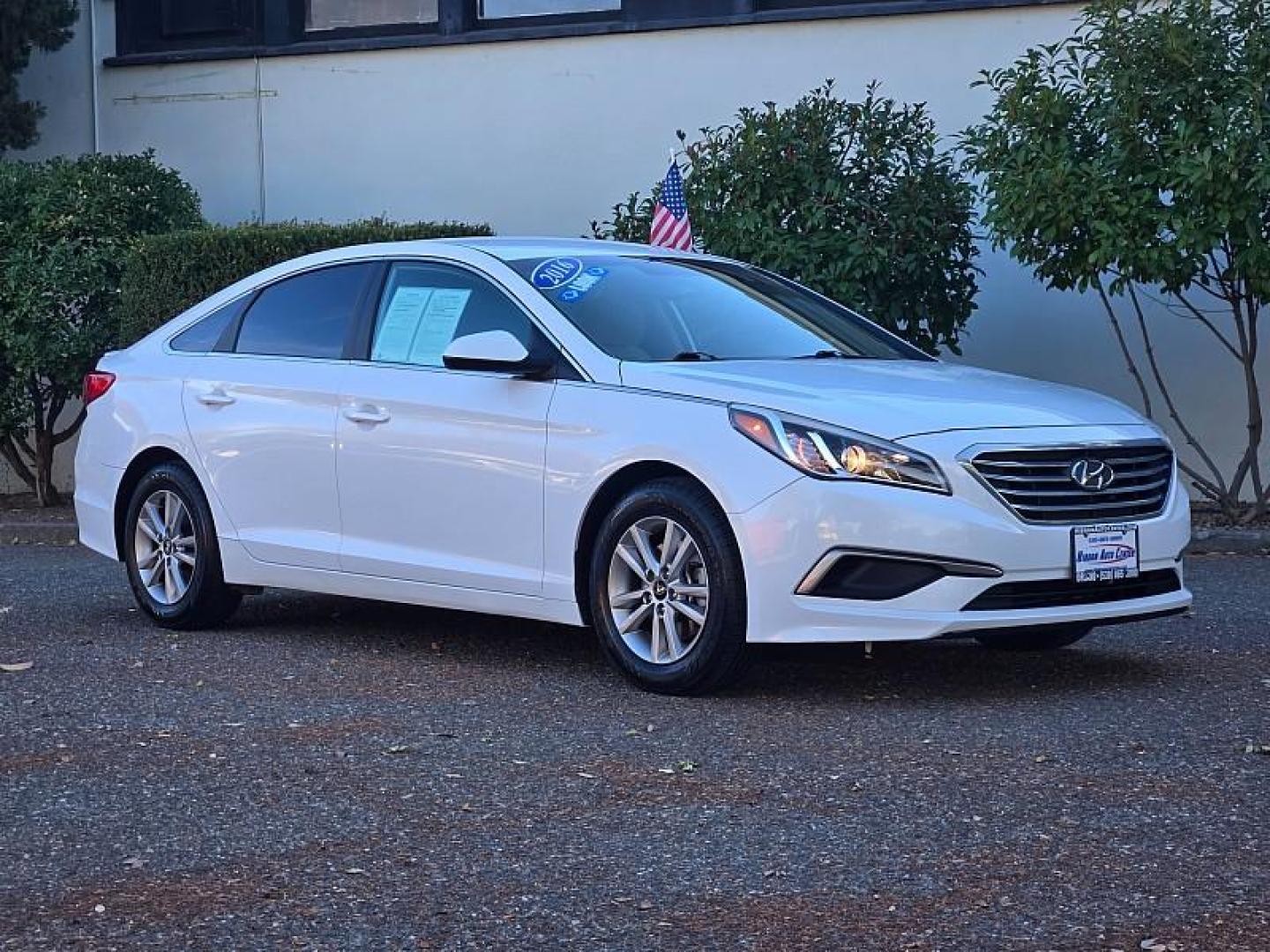 2016 WHITE Hyundai Sonata (5NPE24AF3GH) with an 4-Cyl 2.4 Liter engine, Auto 6-Spd w/Shiftronic transmission, located at 246 E Walker St., Orland, 95963, (530) 865-5800, 39.747589, -122.178398 - Photo#1