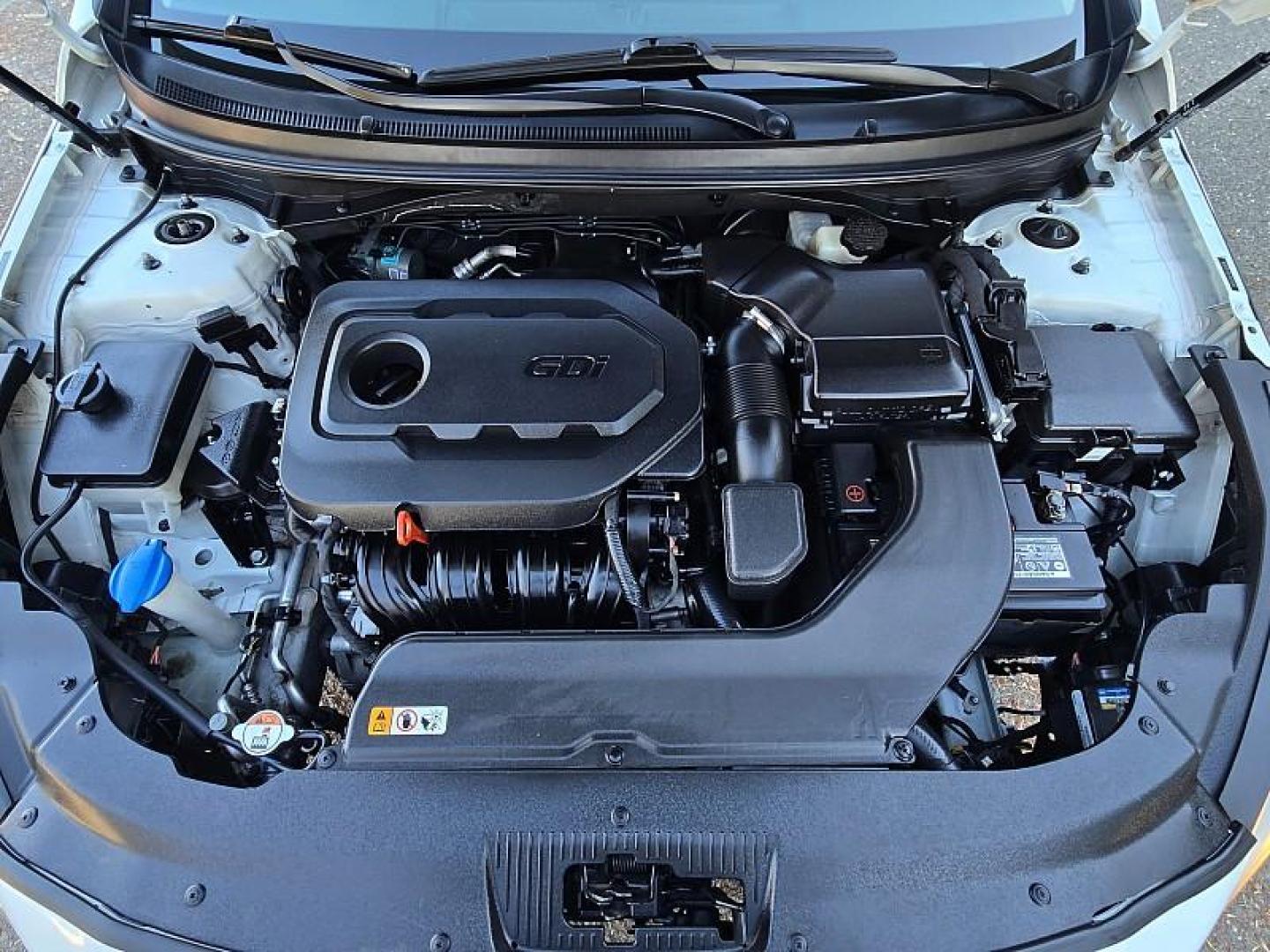 2016 WHITE Hyundai Sonata (5NPE24AF3GH) with an 4-Cyl 2.4 Liter engine, Auto 6-Spd w/Shiftronic transmission, located at 246 E Walker St., Orland, 95963, (530) 865-5800, 39.747589, -122.178398 - Photo#26