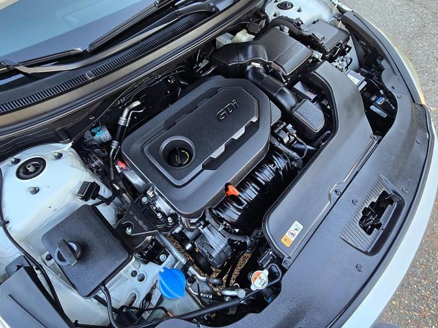 2016 WHITE Hyundai Sonata (5NPE24AF3GH) with an 4-Cyl 2.4 Liter engine, Auto 6-Spd w/Shiftronic transmission, located at 246 E Walker St., Orland, 95963, (530) 865-5800, 39.747589, -122.178398 - Photo#27