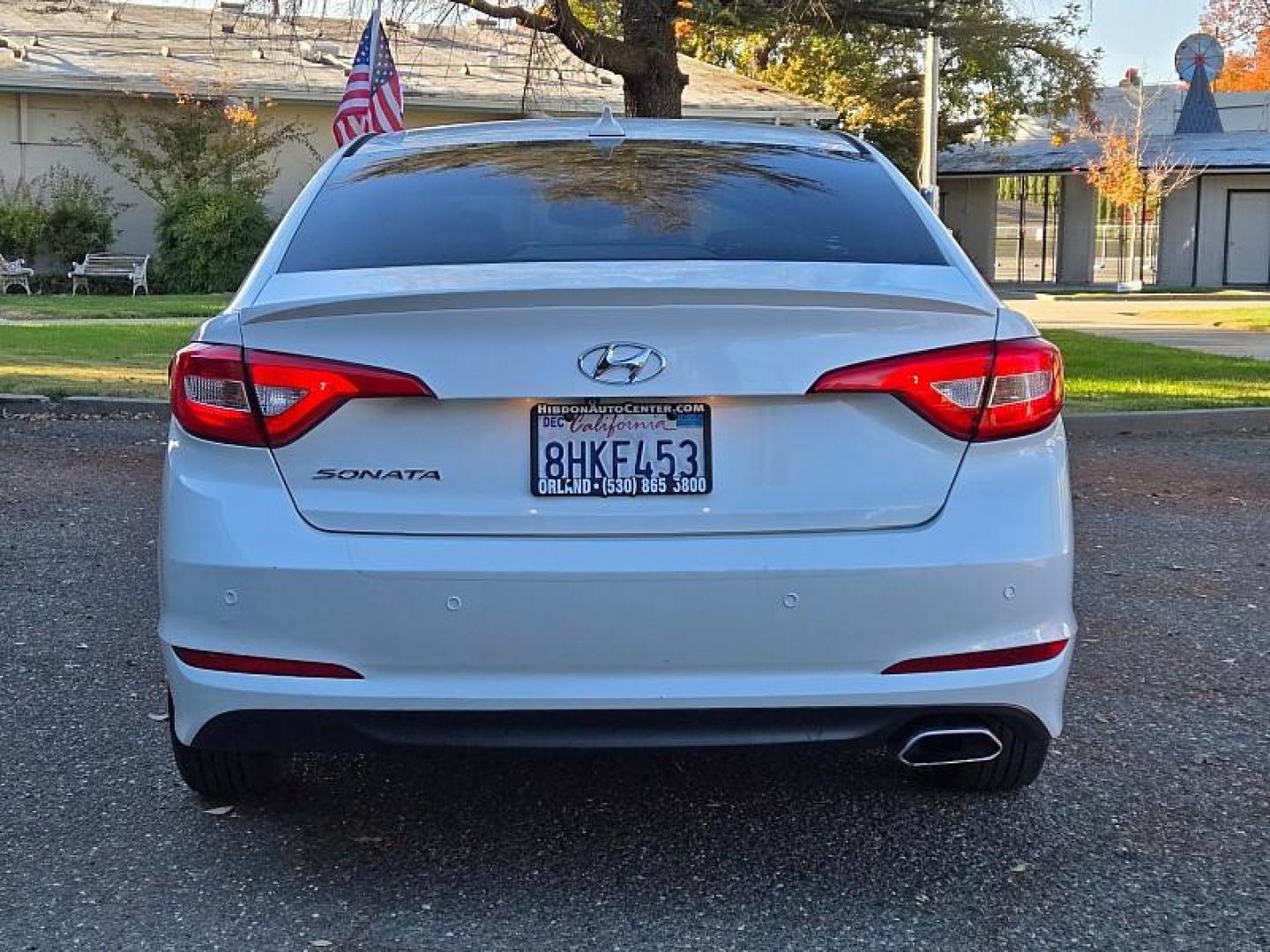 2016 WHITE Hyundai Sonata (5NPE24AF3GH) with an 4-Cyl 2.4 Liter engine, Auto 6-Spd w/Shiftronic transmission, located at 246 E Walker St., Orland, 95963, (530) 865-5800, 39.747589, -122.178398 - Photo#6
