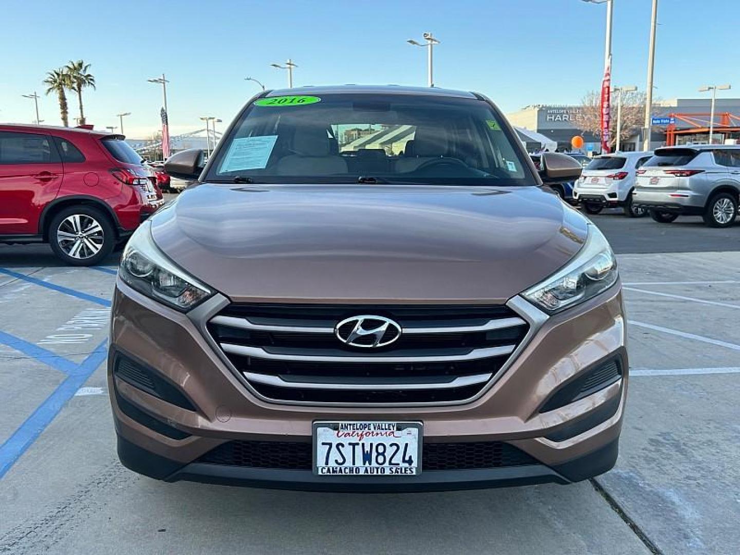2016 GOLD Hyundai Tucson (KM8J23A42GU) with an 4-Cyl 2.0 Liter engine, Auto 6-Spd Shiftronic transmission, located at 412 Auto Vista Drive, Palmdale, 93551, (661) 945-0620, 34.592636, -118.136681- Photo#1