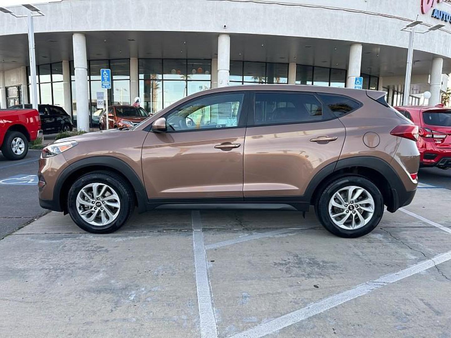 2016 GOLD Hyundai Tucson (KM8J23A42GU) with an 4-Cyl 2.0 Liter engine, Auto 6-Spd Shiftronic transmission, located at 412 Auto Vista Drive, Palmdale, 93551, (661) 945-0620, 34.592636, -118.136681- Photo#4