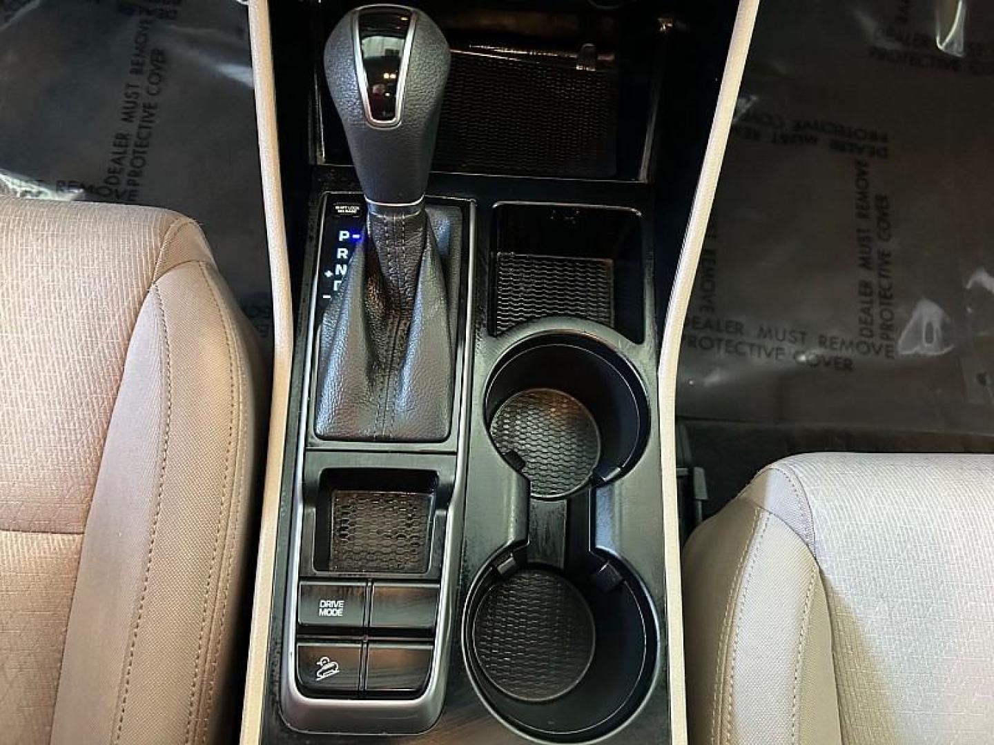 2016 GOLD Hyundai Tucson (KM8J23A42GU) with an 4-Cyl 2.0 Liter engine, Auto 6-Spd Shiftronic transmission, located at 412 Auto Vista Drive, Palmdale, 93551, (661) 945-0620, 34.592636, -118.136681- Photo#23