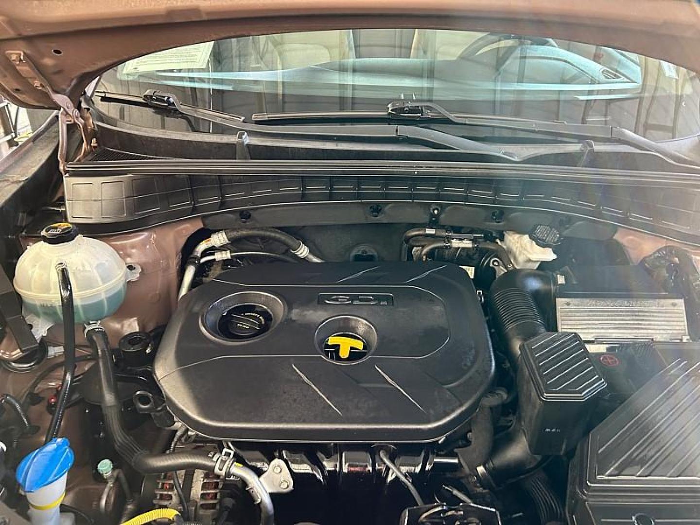 2016 GOLD Hyundai Tucson (KM8J23A42GU) with an 4-Cyl 2.0 Liter engine, Auto 6-Spd Shiftronic transmission, located at 412 Auto Vista Drive, Palmdale, 93551, (661) 945-0620, 34.592636, -118.136681- Photo#24