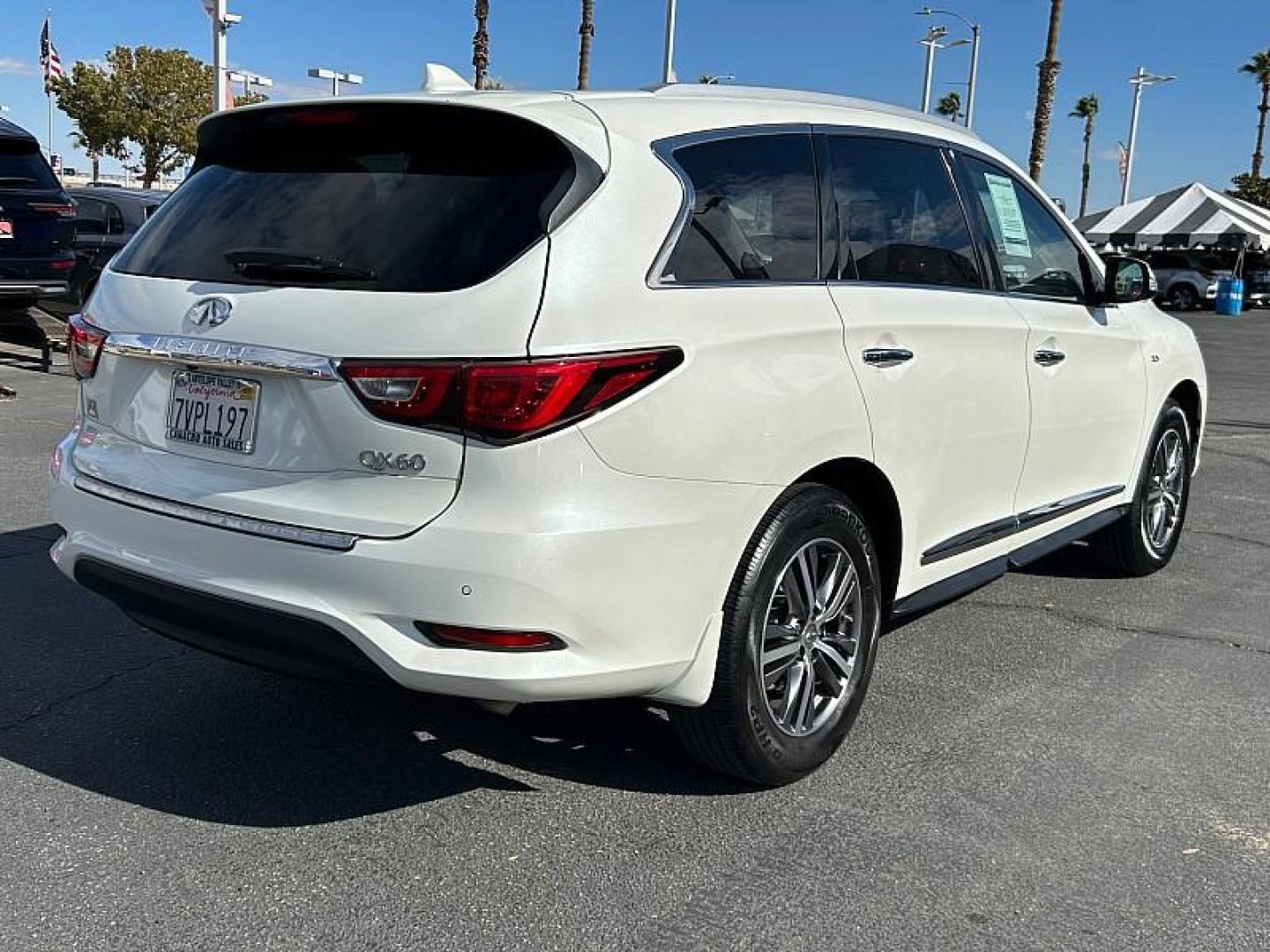 2016 WHITE INFINITI QX60 (5N1AL0MN8GC) with an V6 3.5 Liter engine, Auto CVT Manual Spt transmission, located at 412 Auto Vista Drive, Palmdale, 93551, (661) 945-0620, 34.592636, -118.136681 - Photo#2