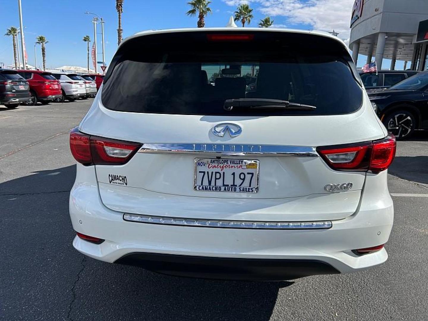 2016 WHITE INFINITI QX60 (5N1AL0MN8GC) with an V6 3.5 Liter engine, Auto CVT Manual Spt transmission, located at 412 Auto Vista Drive, Palmdale, 93551, (661) 945-0620, 34.592636, -118.136681 - Photo#3