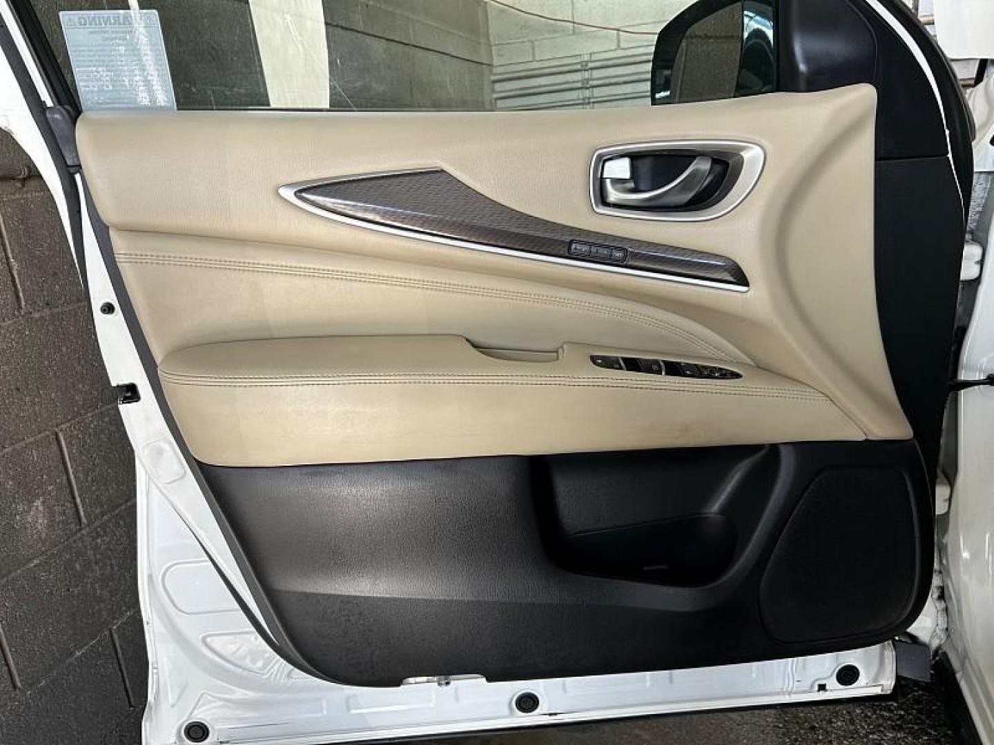 2016 WHITE INFINITI QX60 (5N1AL0MN8GC) with an V6 3.5 Liter engine, Auto CVT Manual Spt transmission, located at 412 Auto Vista Drive, Palmdale, 93551, (661) 945-0620, 34.592636, -118.136681 - Photo#8