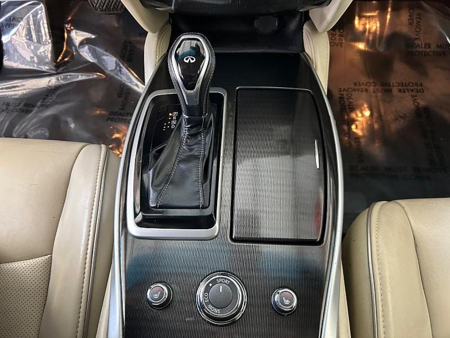 2016 WHITE INFINITI QX60 (5N1AL0MN8GC) with an V6 3.5 Liter engine, Auto CVT Manual Spt transmission, located at 412 Auto Vista Drive, Palmdale, 93551, (661) 945-0620, 34.592636, -118.136681 - Photo#18