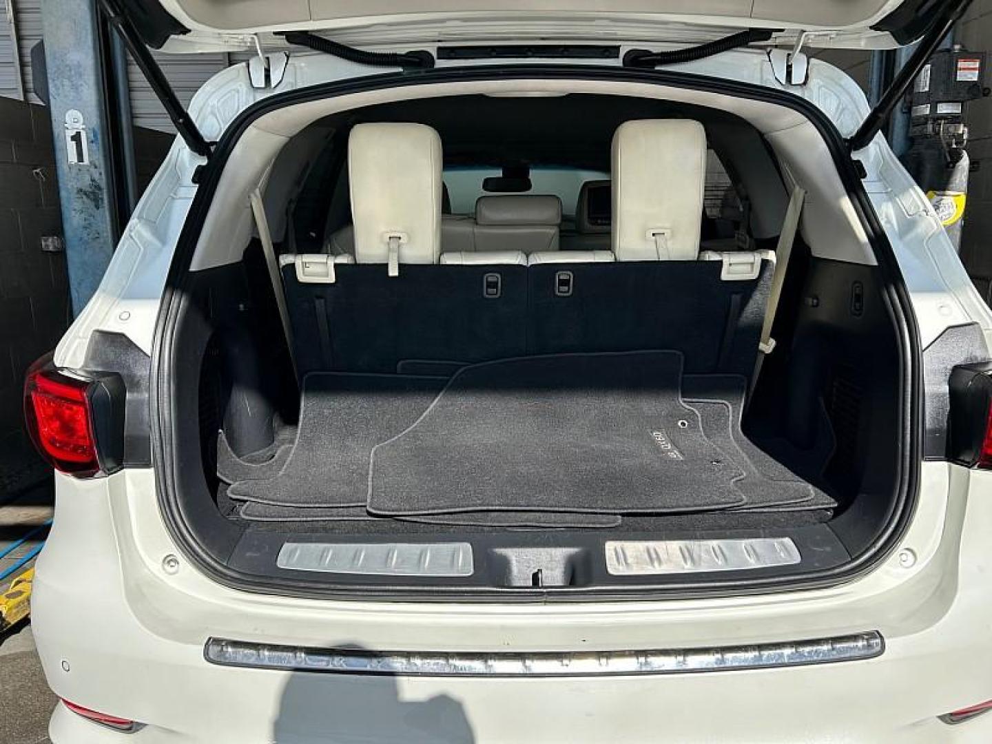 2016 WHITE INFINITI QX60 (5N1AL0MN8GC) with an V6 3.5 Liter engine, Auto CVT Manual Spt transmission, located at 412 Auto Vista Drive, Palmdale, 93551, (661) 945-0620, 34.592636, -118.136681 - Photo#20