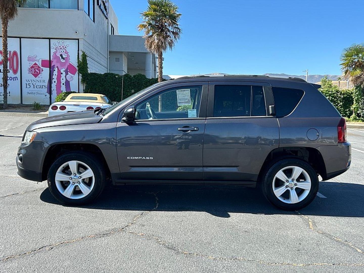 2016 Jeep Compass (1C4NJCBA5GD) with an 4-Cyl 2.0 Liter engine, located at 412 Auto Vista Drive, Palmdale, 93551, (661) 945-0620, 34.592636, -118.136681- Photo#3