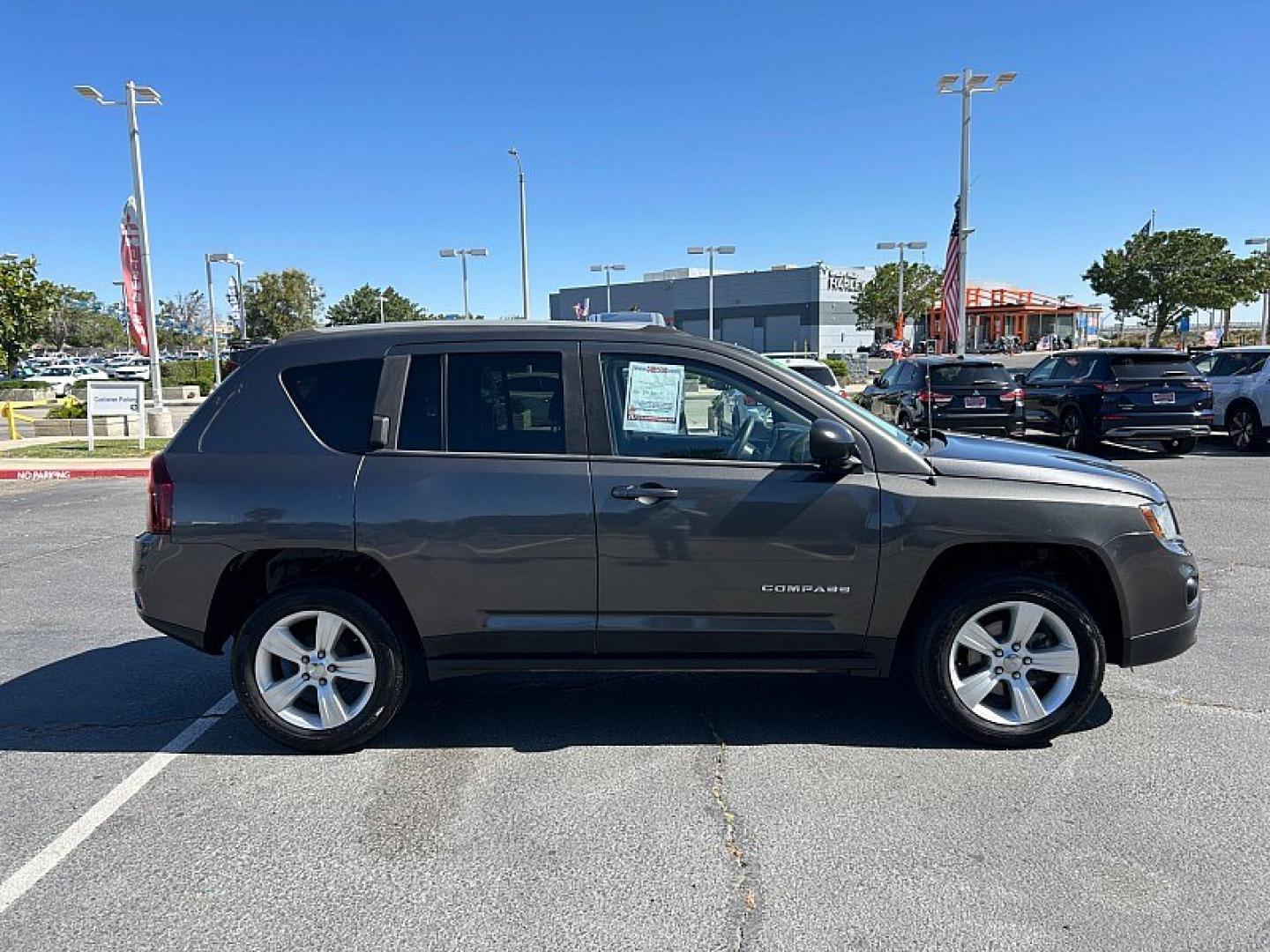 2016 Jeep Compass (1C4NJCBA5GD) with an 4-Cyl 2.0 Liter engine, located at 412 Auto Vista Drive, Palmdale, 93551, (661) 945-0620, 34.592636, -118.136681- Photo#5