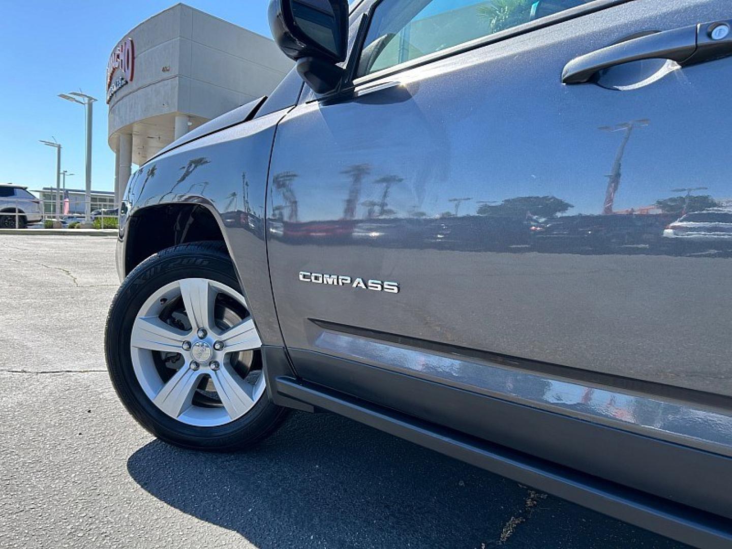 2016 Jeep Compass (1C4NJCBA5GD) with an 4-Cyl 2.0 Liter engine, located at 412 Auto Vista Drive, Palmdale, 93551, (661) 945-0620, 34.592636, -118.136681- Photo#10