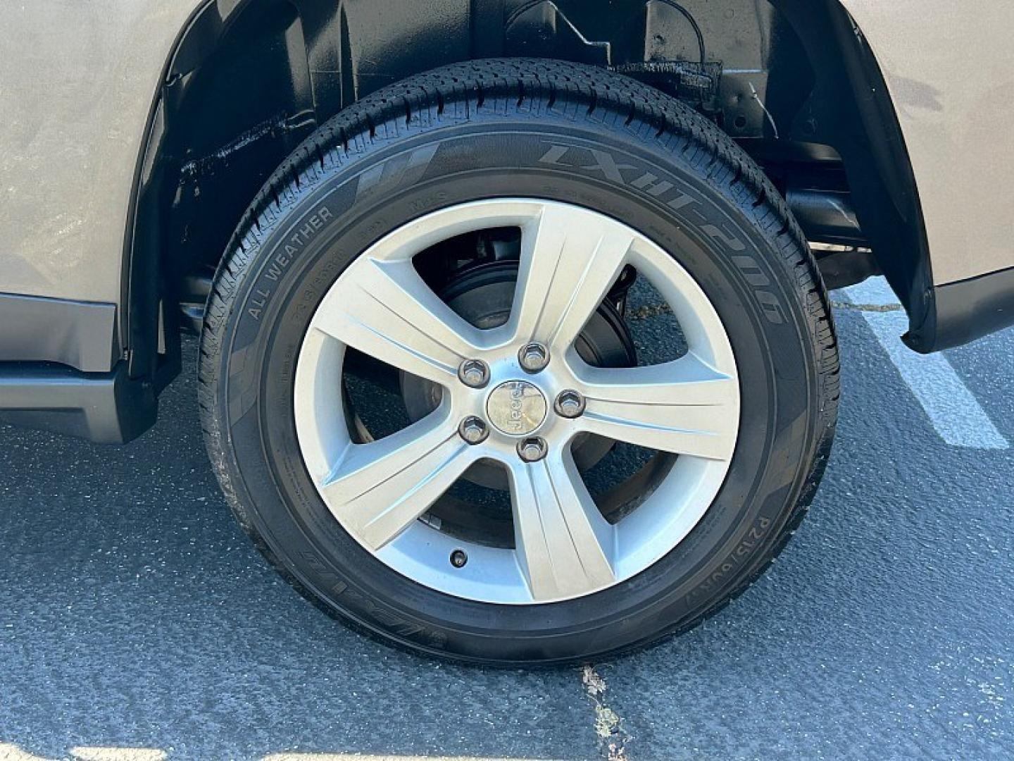 2016 Jeep Compass (1C4NJCBA5GD) with an 4-Cyl 2.0 Liter engine, located at 412 Auto Vista Drive, Palmdale, 93551, (661) 945-0620, 34.592636, -118.136681- Photo#13