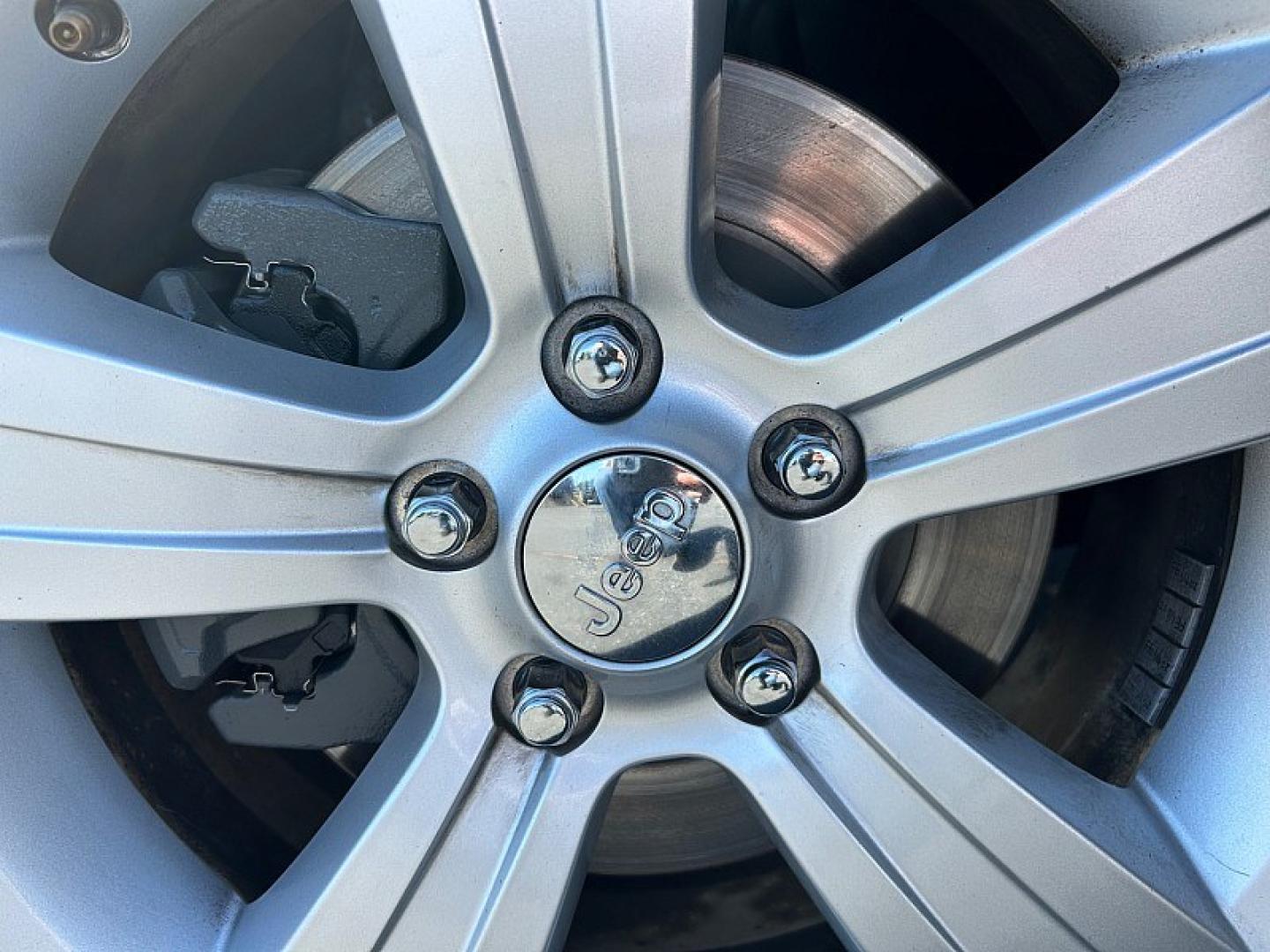 2016 Jeep Compass (1C4NJCBA5GD) with an 4-Cyl 2.0 Liter engine, located at 412 Auto Vista Drive, Palmdale, 93551, (661) 945-0620, 34.592636, -118.136681- Photo#15