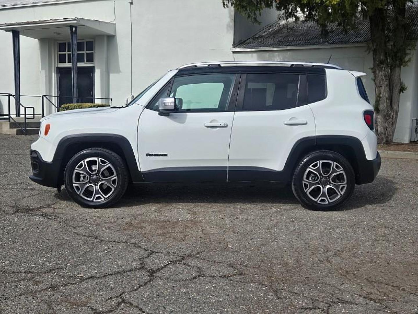 2016 WHITE Jeep Renegade (ZACCJADTXGP) with an 4-Cyl MultiAir 2.4L engine, Automatic 9-Spd transmission, located at 246 E Walker St., Orland, 95963, (530) 865-5800, 39.747589, -122.178398 - Photo#4