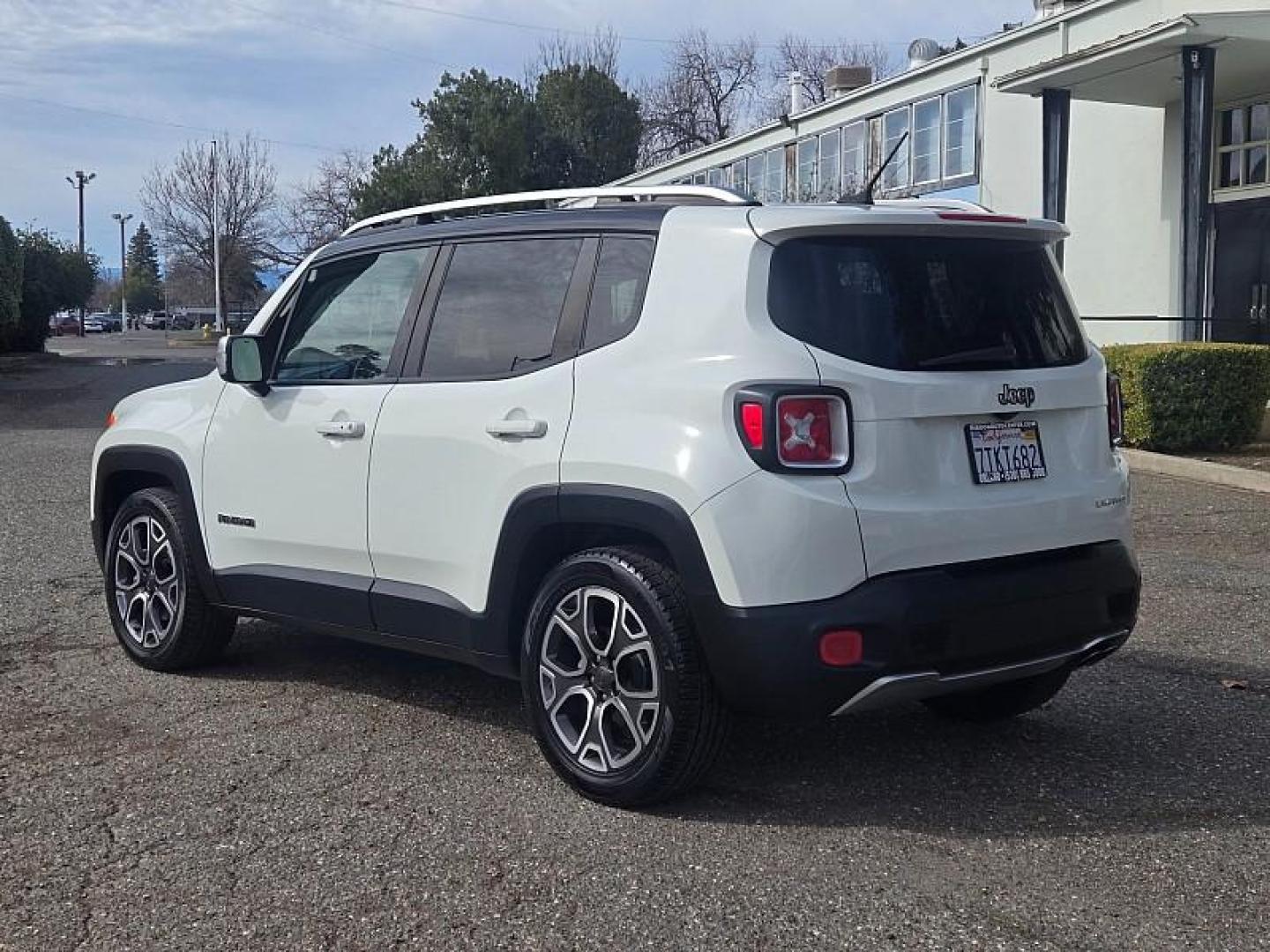 2016 WHITE Jeep Renegade (ZACCJADTXGP) with an 4-Cyl MultiAir 2.4L engine, Automatic 9-Spd transmission, located at 246 E Walker St., Orland, 95963, (530) 865-5800, 39.747589, -122.178398 - Photo#5