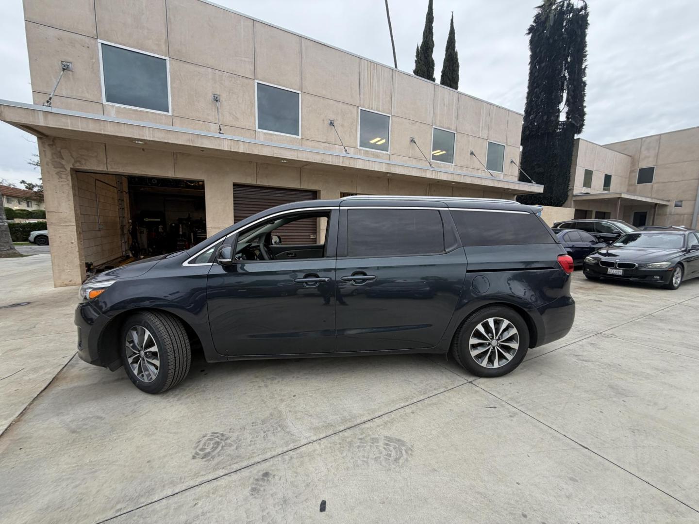 2016 Space Gray Metallic /Gray Kia Sedona EX (KNDMC5C18G6) with an 3.3L V6 DOHC 24V engine, 6-Speed Automatic transmission, located at 30 S. Berkeley Avenue, Pasadena, CA, 91107, (626) 248-7567, 34.145447, -118.109398 - Photo#1