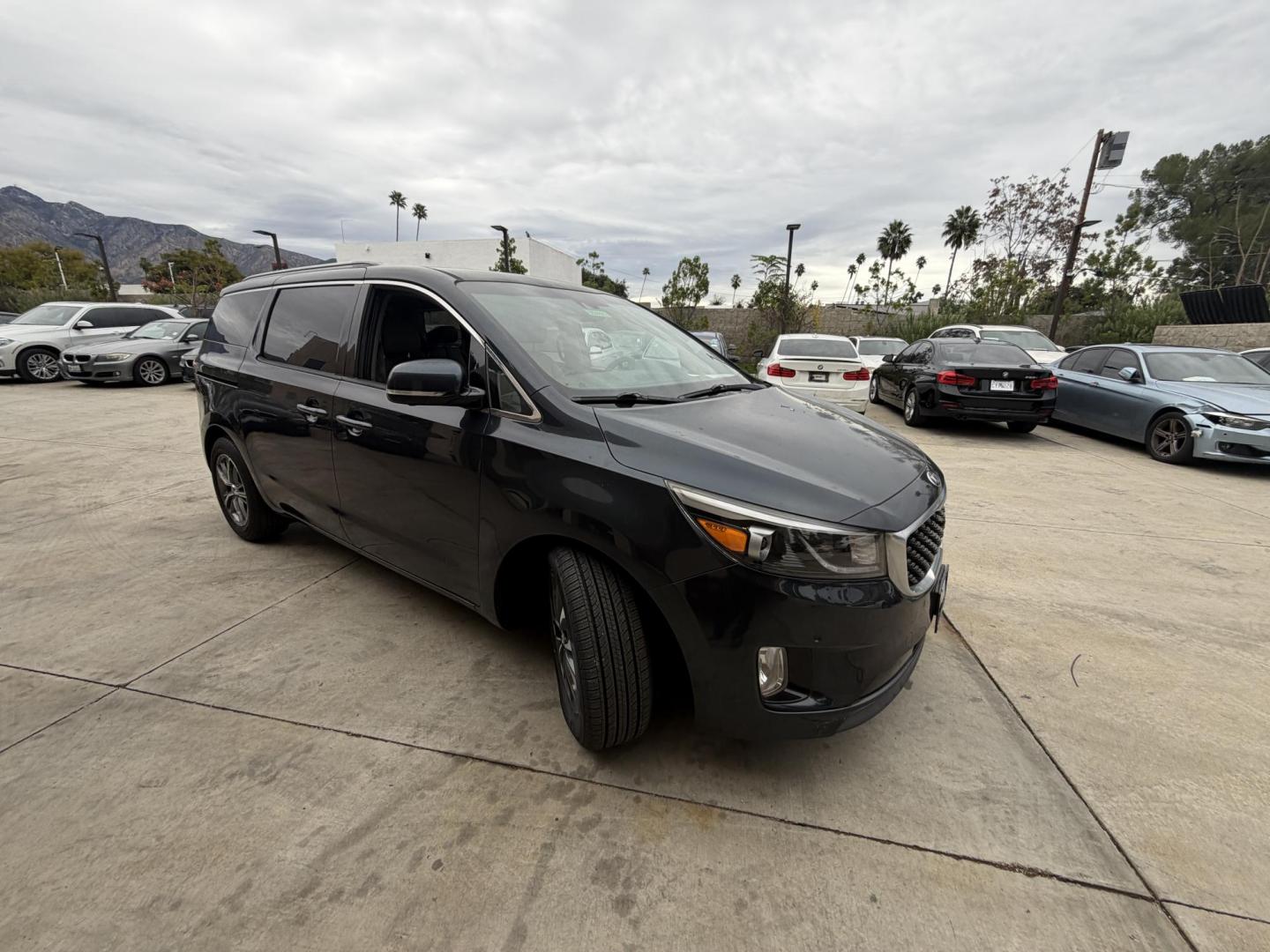 2016 Space Gray Metallic /Gray Kia Sedona EX (KNDMC5C18G6) with an 3.3L V6 DOHC 24V engine, 6-Speed Automatic transmission, located at 30 S. Berkeley Avenue, Pasadena, CA, 91107, (626) 248-7567, 34.145447, -118.109398 - Photo#6