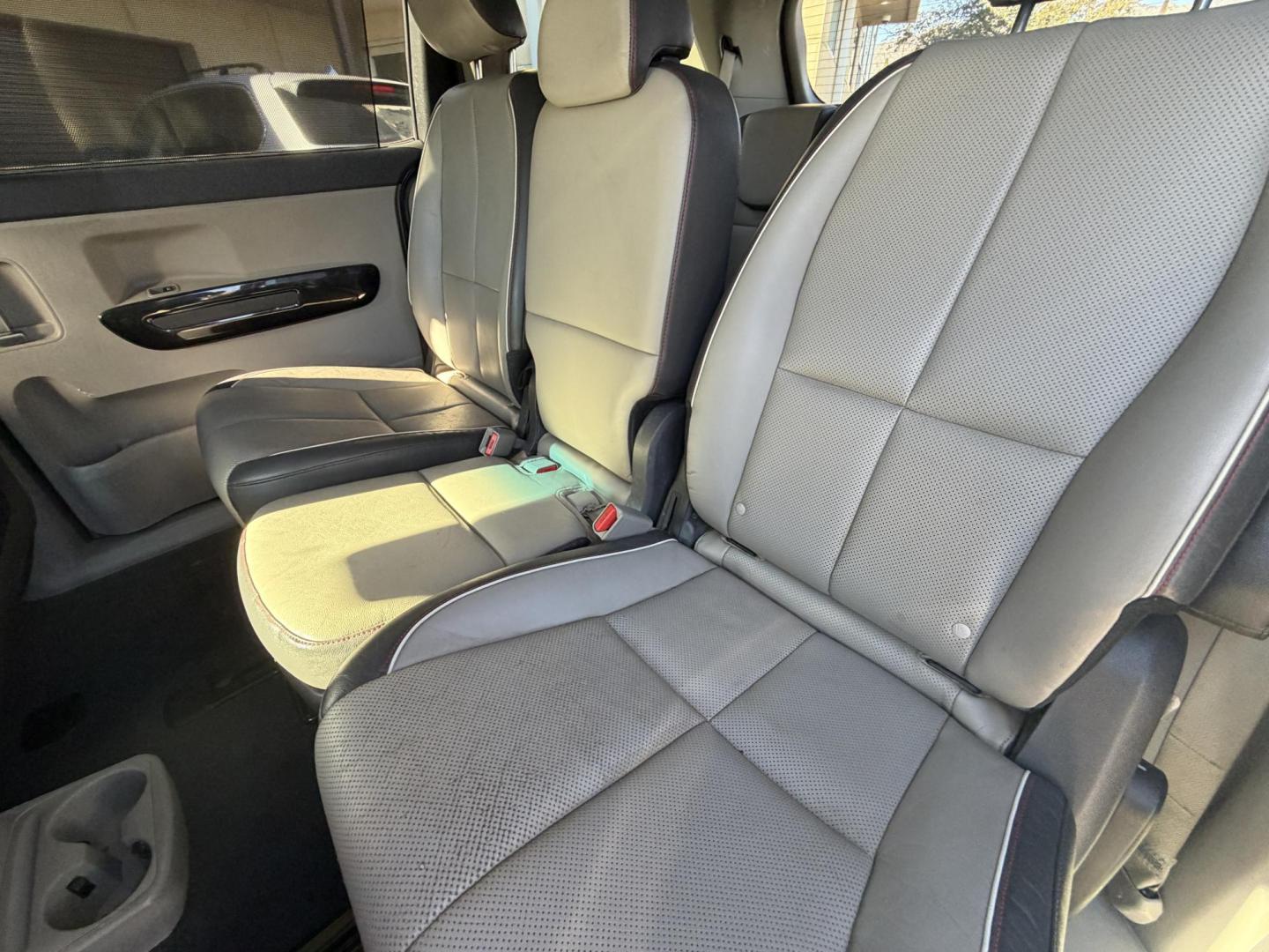 2016 Space Gray Metallic /Gray Kia Sedona EX (KNDMC5C18G6) with an 3.3L V6 DOHC 24V engine, 6-Speed Automatic transmission, located at 30 S. Berkeley Avenue, Pasadena, CA, 91107, (626) 248-7567, 34.145447, -118.109398 - Photo#12