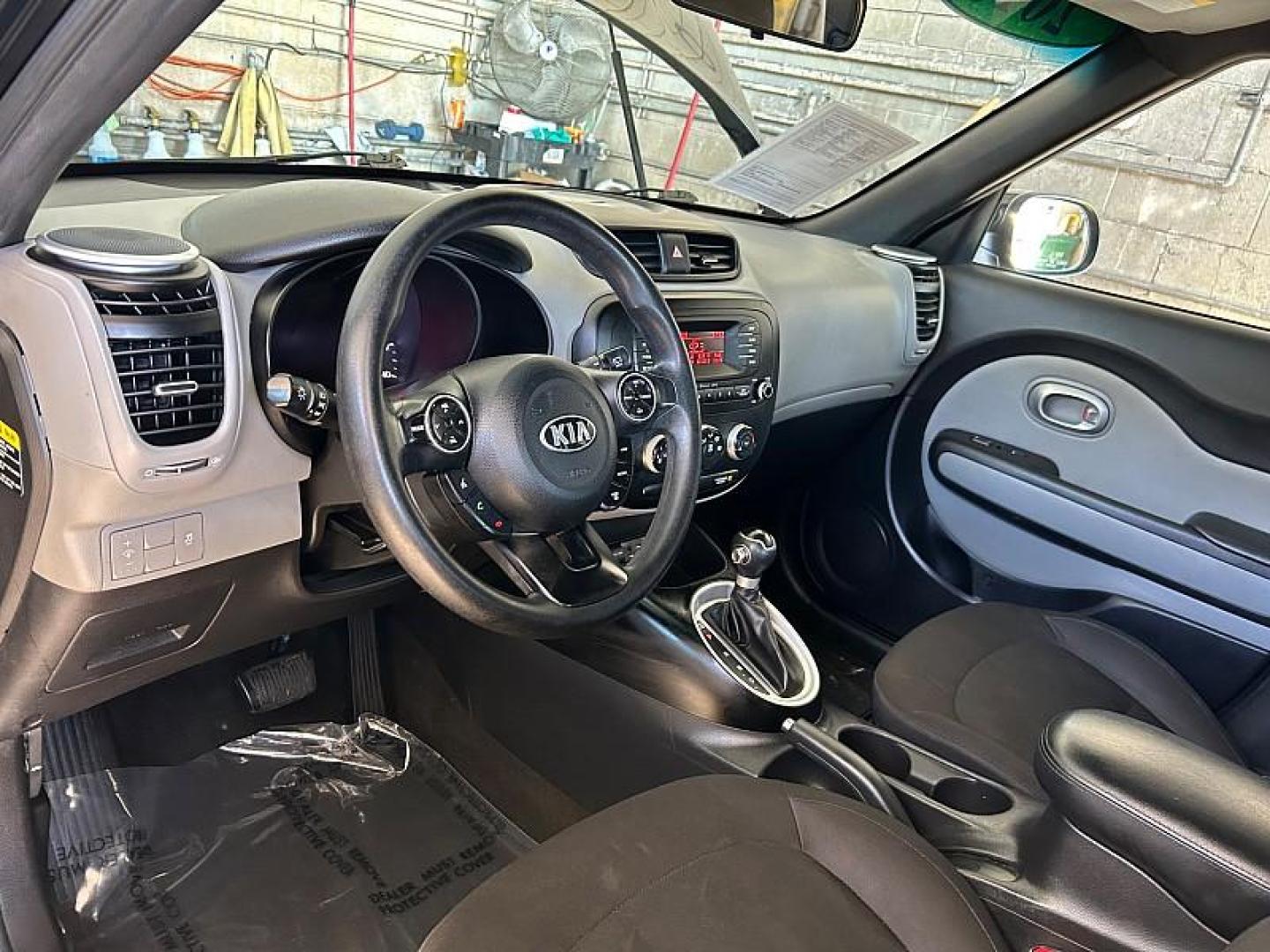 2016 BLACK Kia Soul (KNDJN2A28G7) with an 4-Cyl 1.6 Liter engine, Auto 6-Spd Sportmatic transmission, located at 412 Auto Vista Drive, Palmdale, 93551, (661) 945-0620, 34.592636, -118.136681 - Photo#9