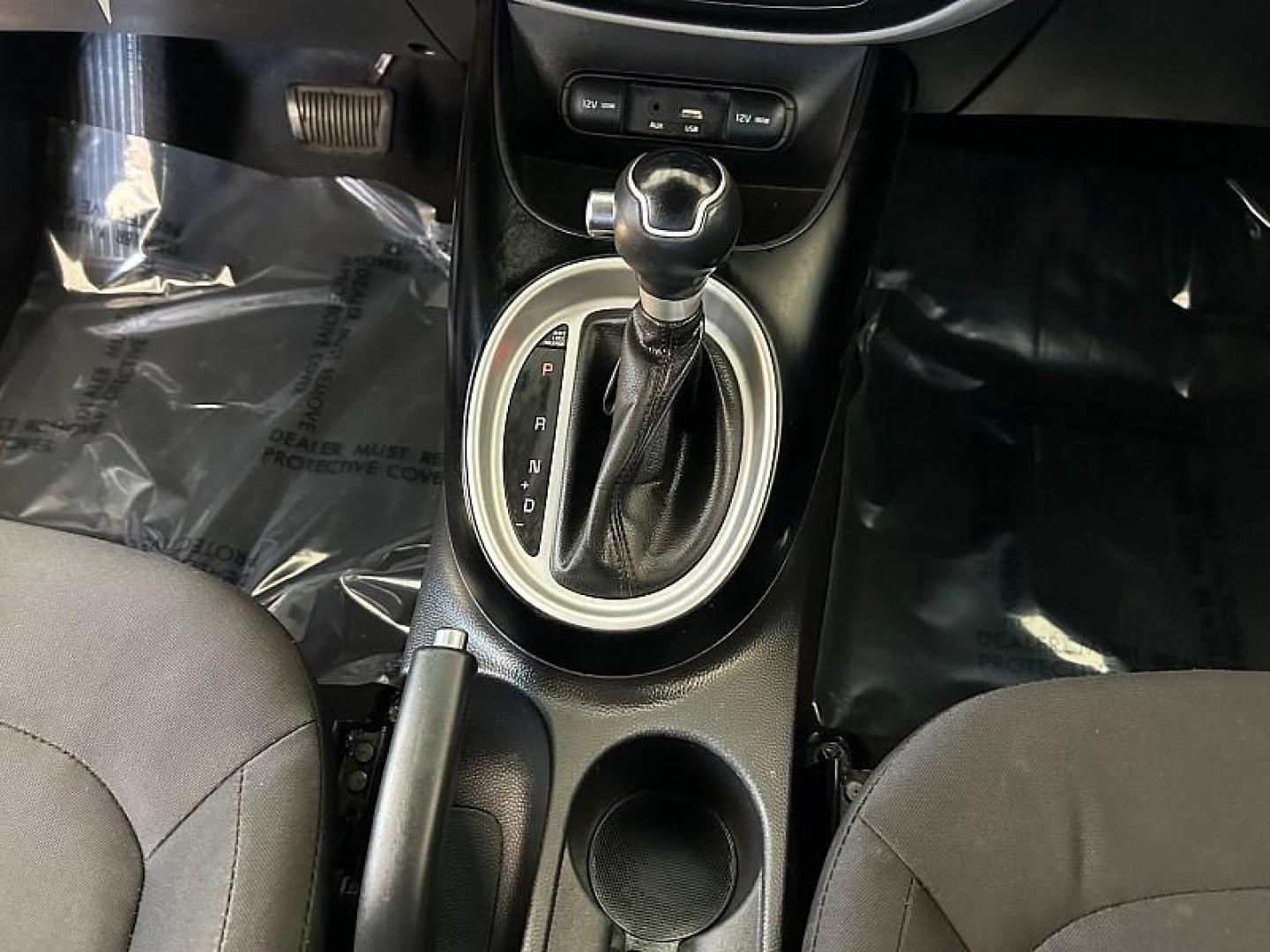 2016 BLACK Kia Soul (KNDJN2A28G7) with an 4-Cyl 1.6 Liter engine, Auto 6-Spd Sportmatic transmission, located at 412 Auto Vista Drive, Palmdale, 93551, (661) 945-0620, 34.592636, -118.136681 - Photo#11