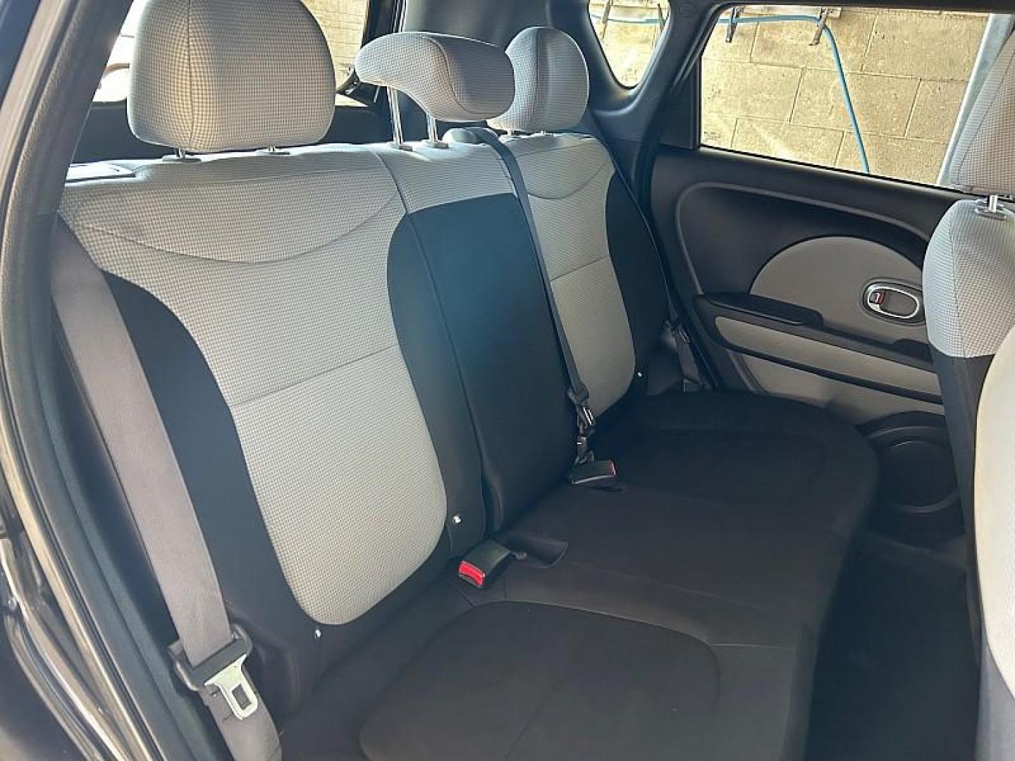 2016 BLACK Kia Soul (KNDJN2A28G7) with an 4-Cyl 1.6 Liter engine, Auto 6-Spd Sportmatic transmission, located at 412 Auto Vista Drive, Palmdale, 93551, (661) 945-0620, 34.592636, -118.136681 - Photo#18