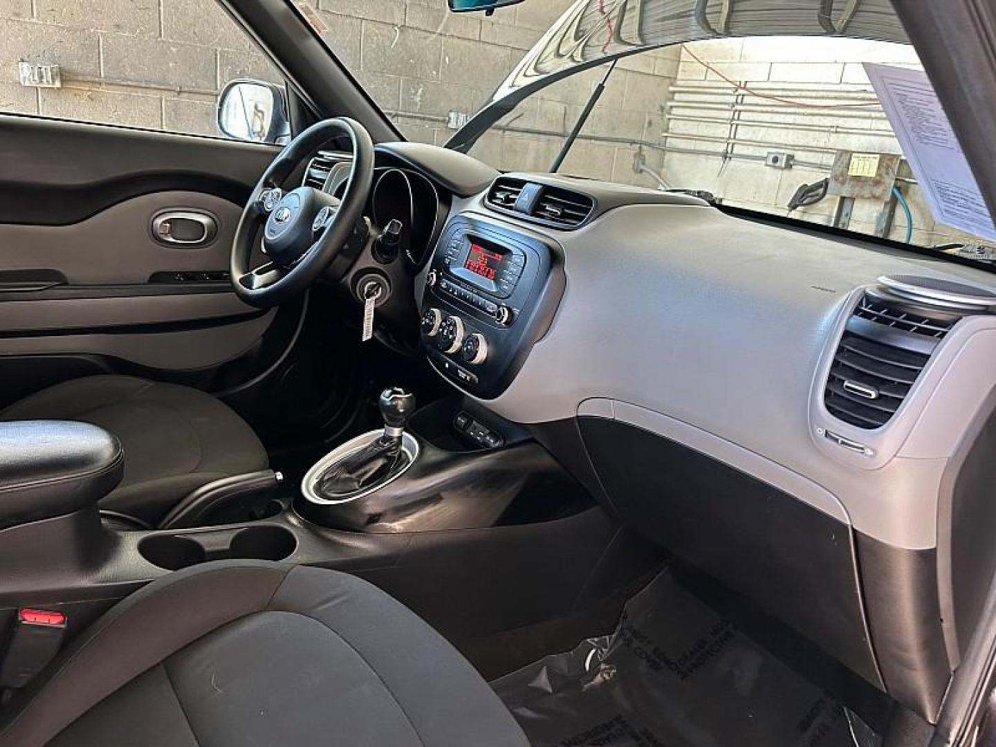 2016 BLACK Kia Soul (KNDJN2A28G7) with an 4-Cyl 1.6 Liter engine, Auto 6-Spd Sportmatic transmission, located at 412 Auto Vista Drive, Palmdale, 93551, (661) 945-0620, 34.592636, -118.136681 - Photo#19